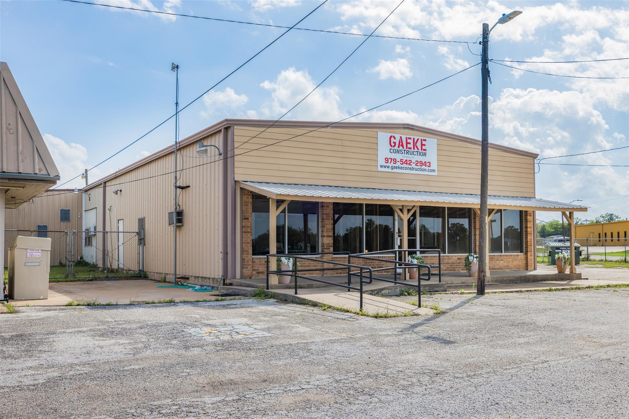 2910 E Austin St, Giddings, TX 78942