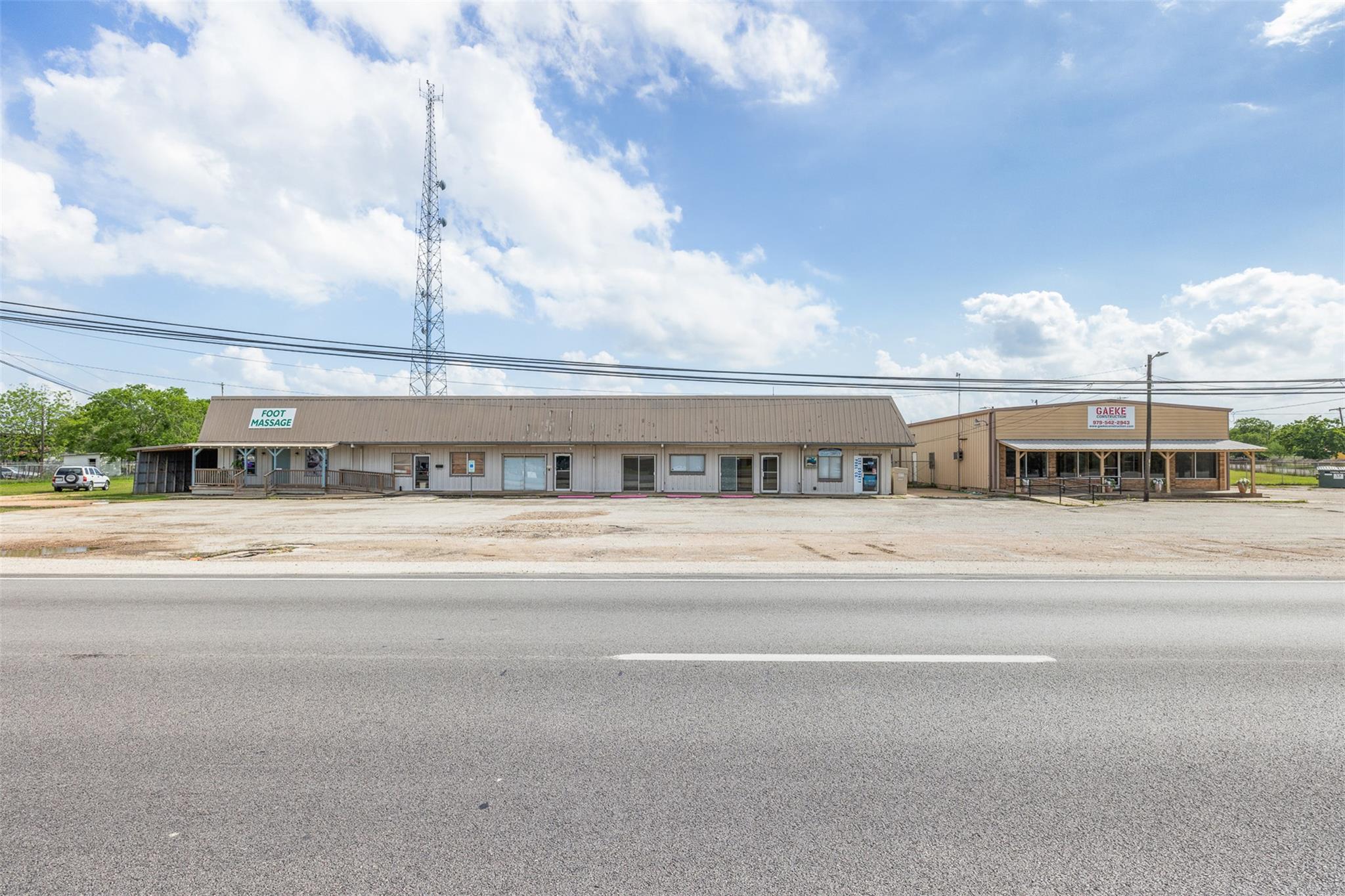 2910 E Austin St, Giddings, TX 78942