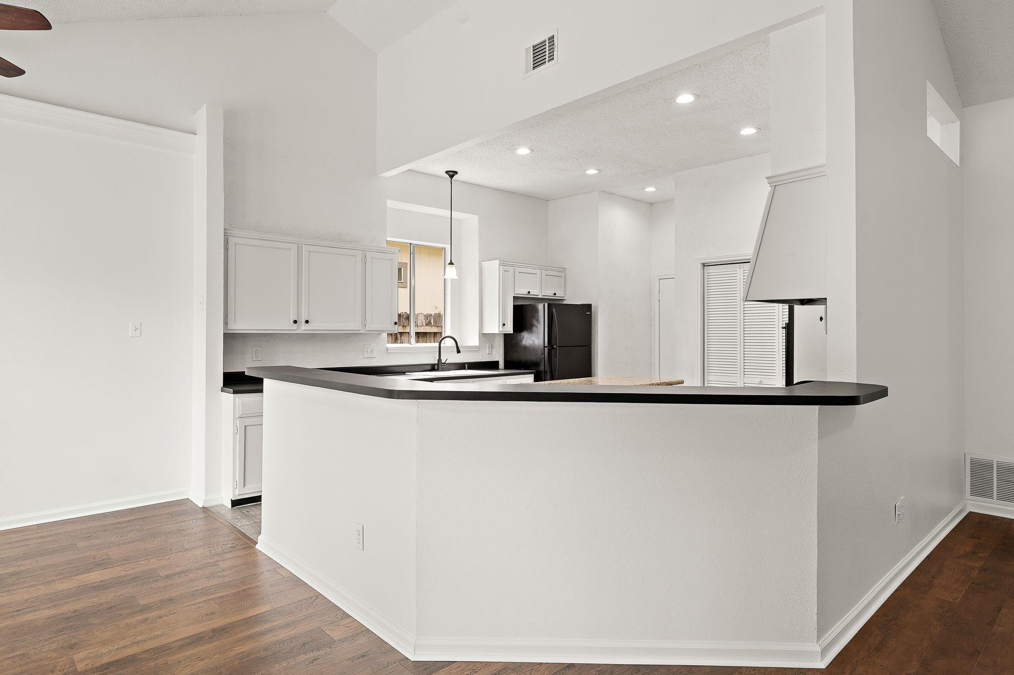 12409 HUNTERS CHASE Dr, Austin, TX 78729