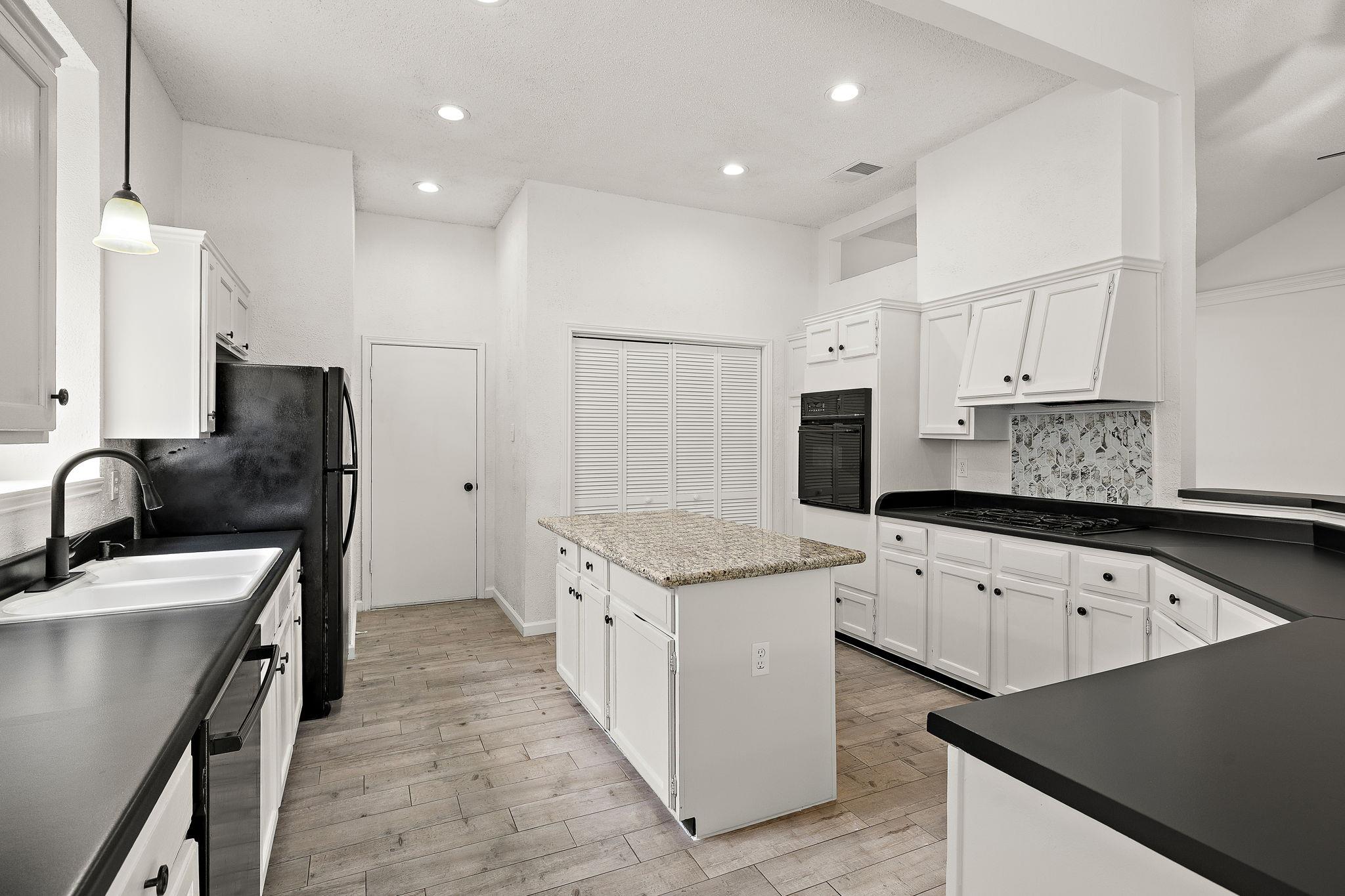 12409 HUNTERS CHASE Dr, Austin, TX 78729