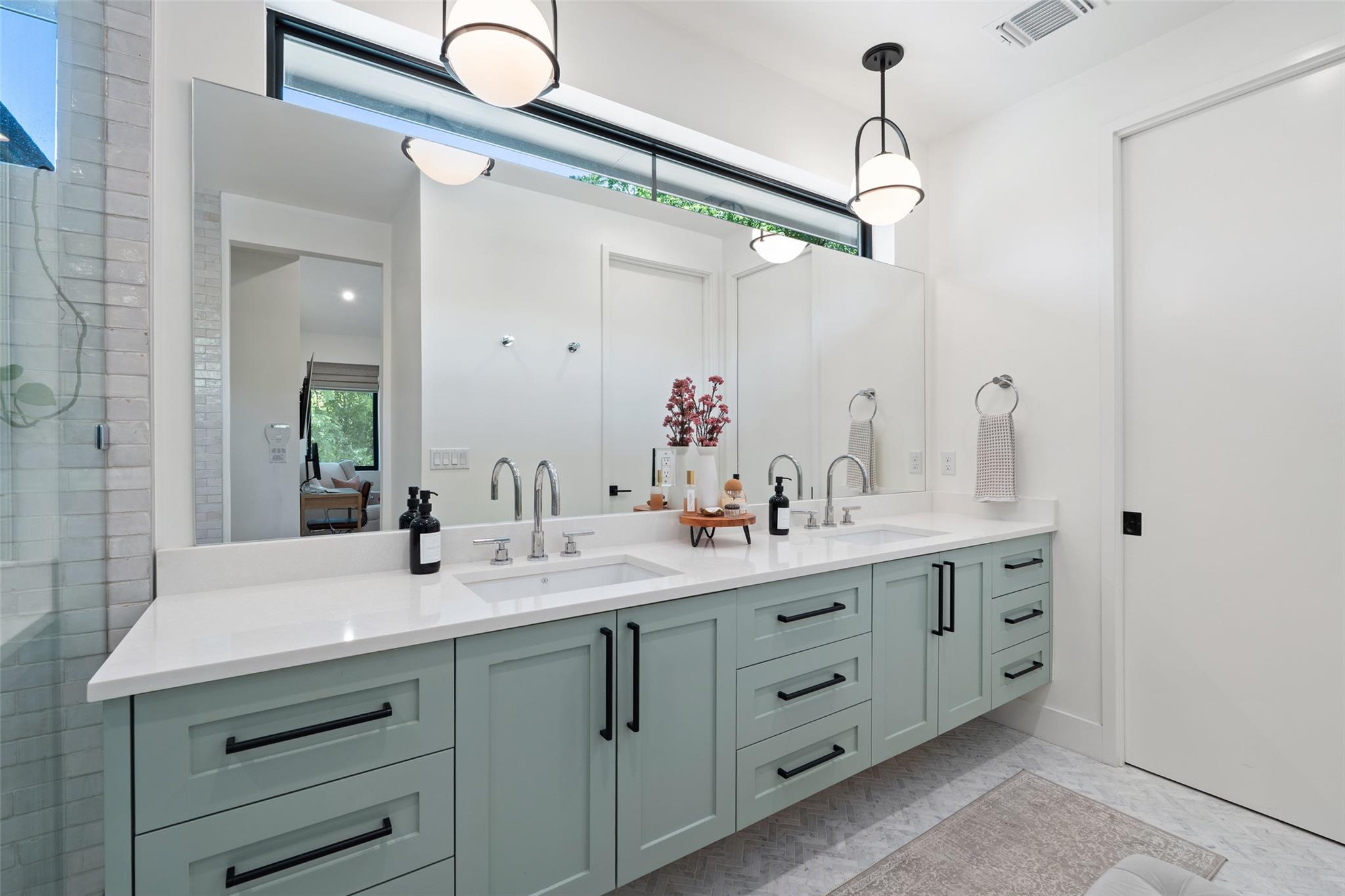 2107 Peach Tree St, Austin, TX 78704