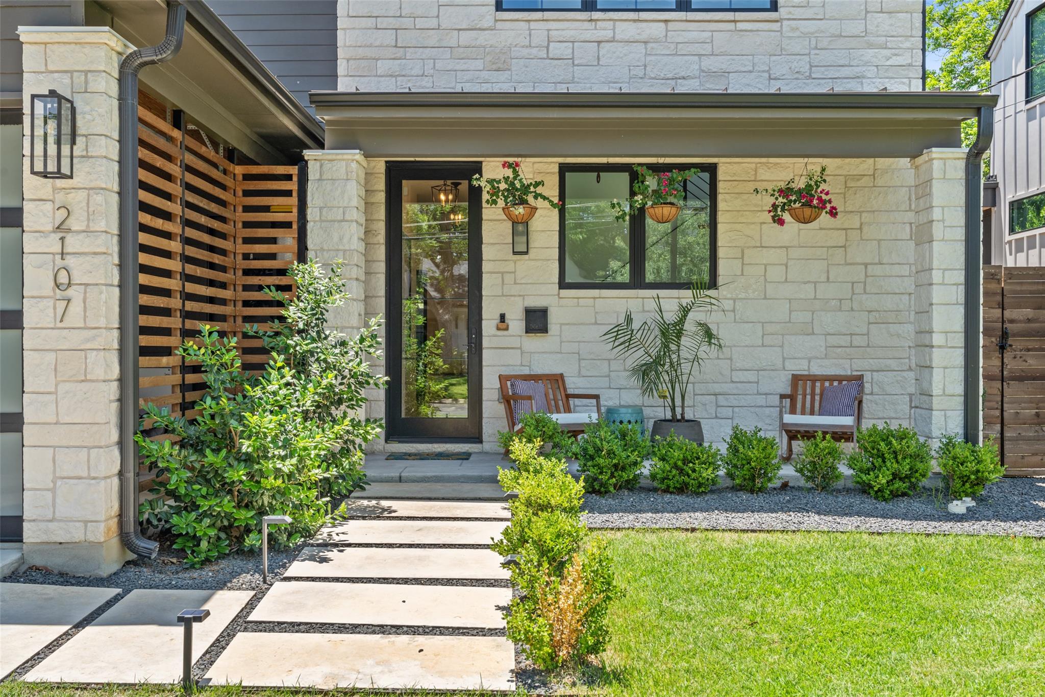 2107 Peach Tree St, Austin, TX 78704