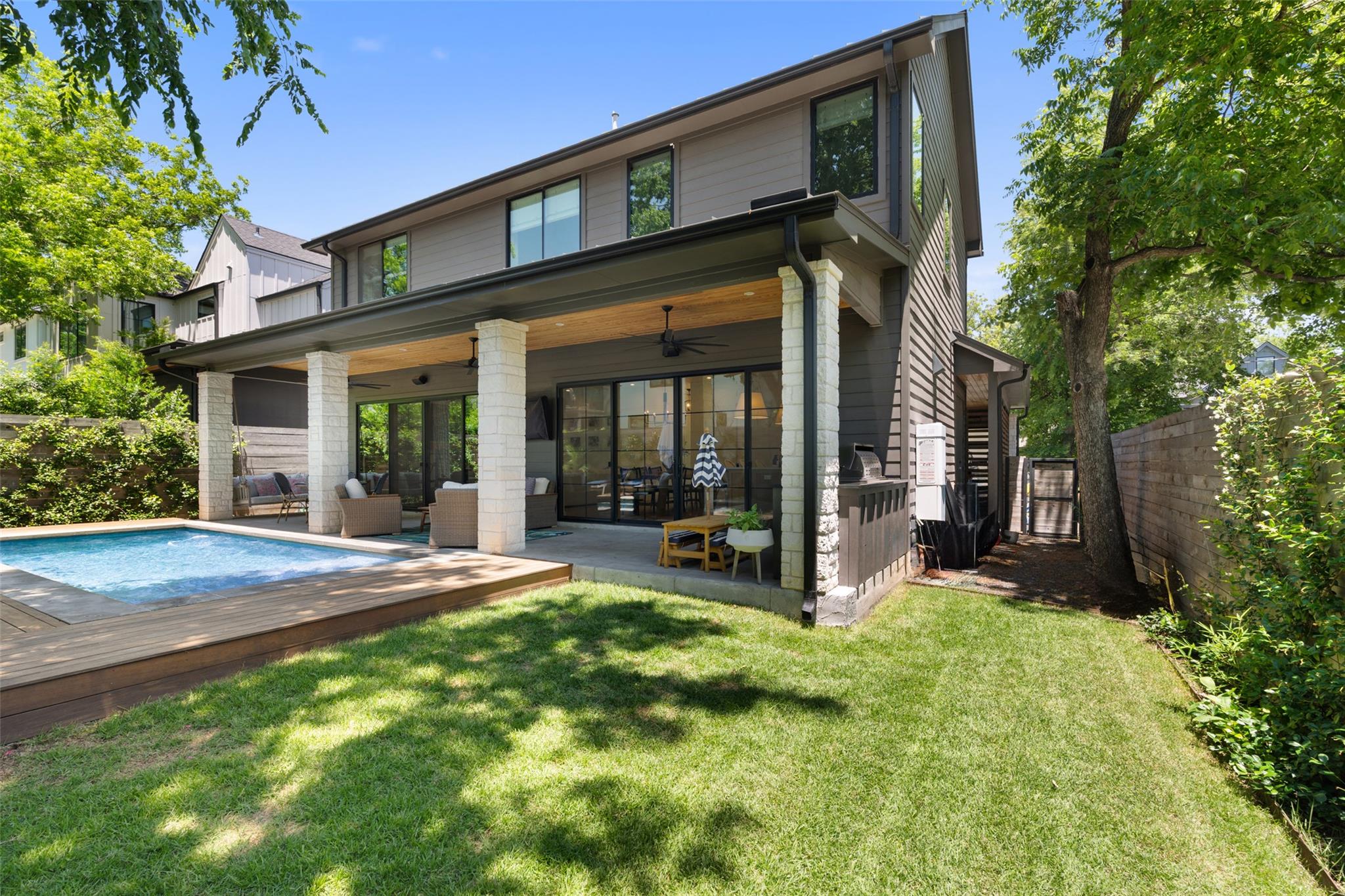 2107 Peach Tree St, Austin, TX 78704