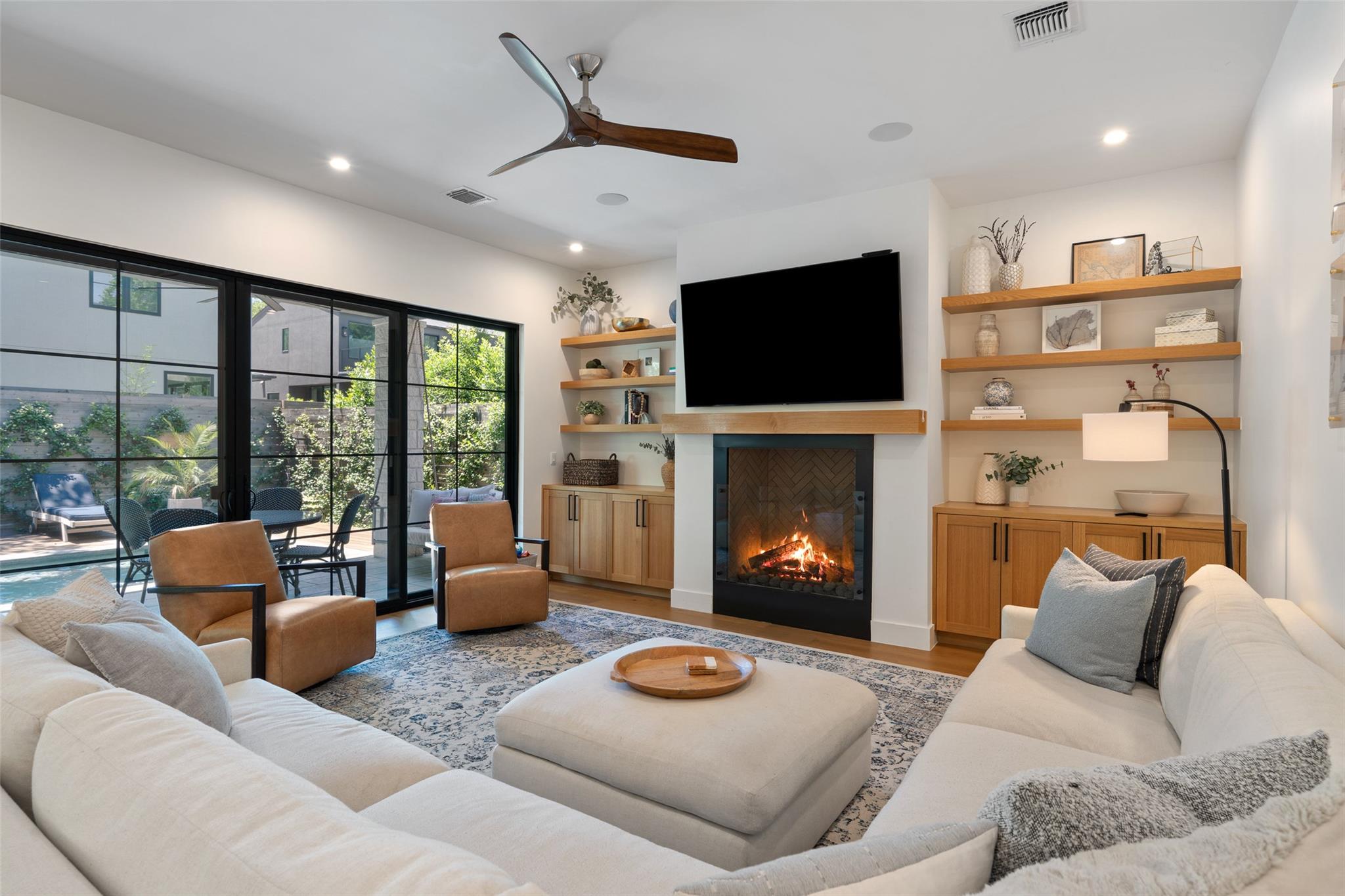 2107 Peach Tree St, Austin, TX 78704