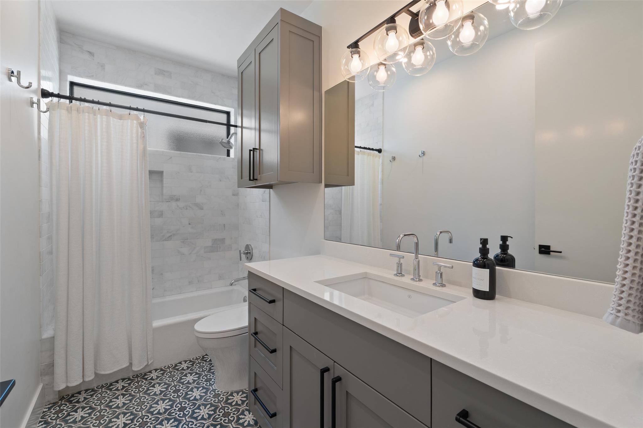 2107 Peach Tree St, Austin, TX 78704