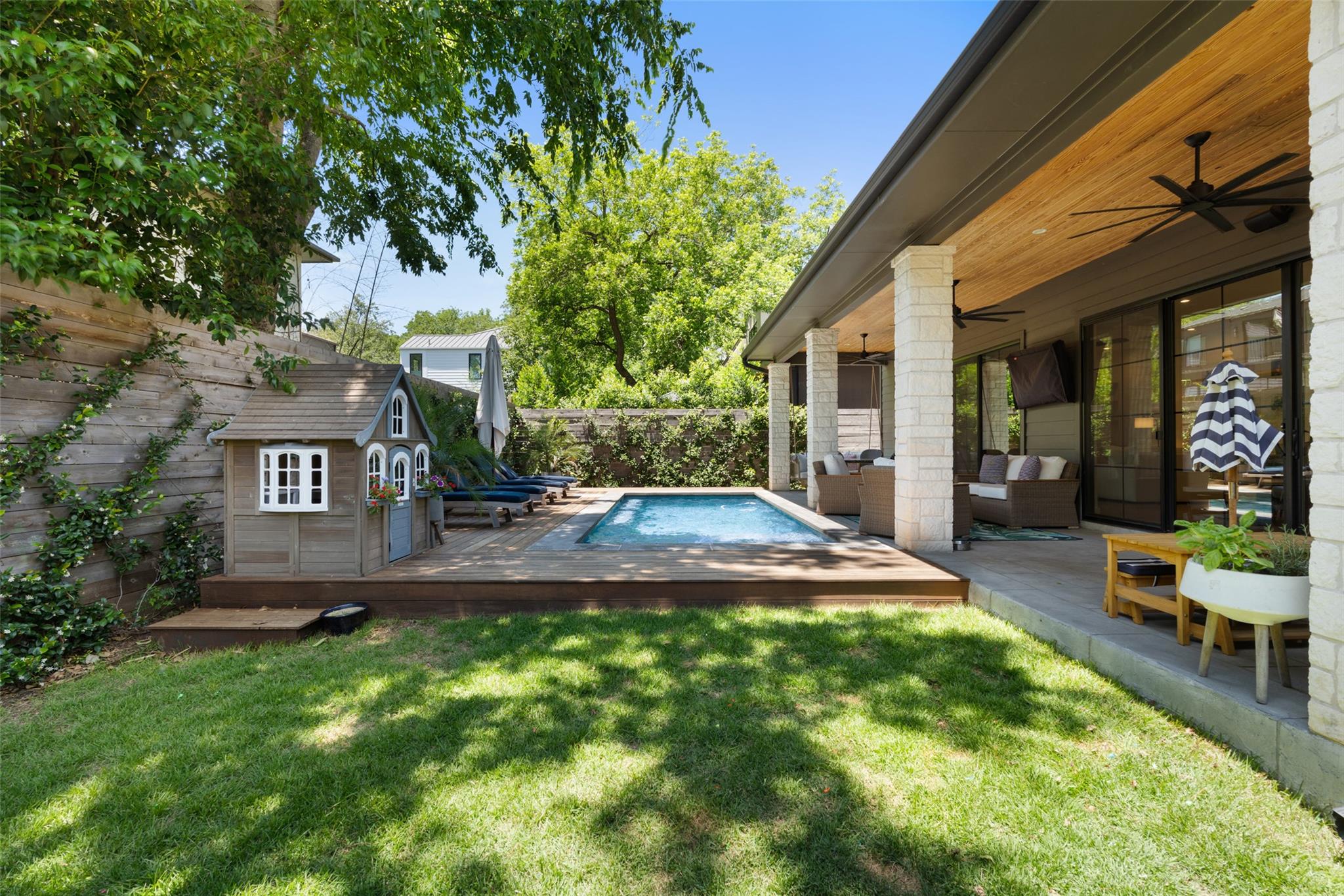 2107 Peach Tree St, Austin, TX 78704