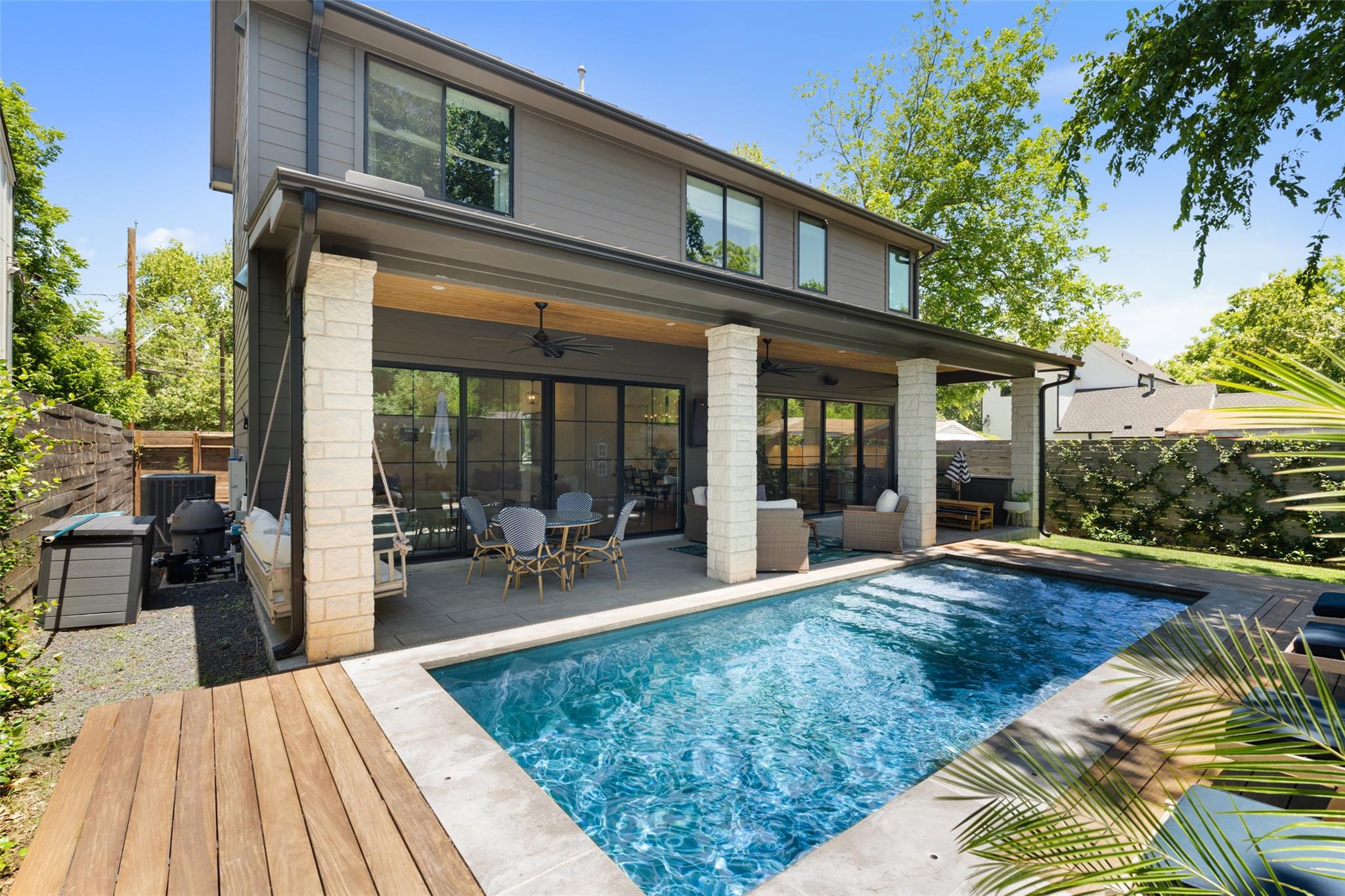 2107 Peach Tree St, Austin, TX 78704