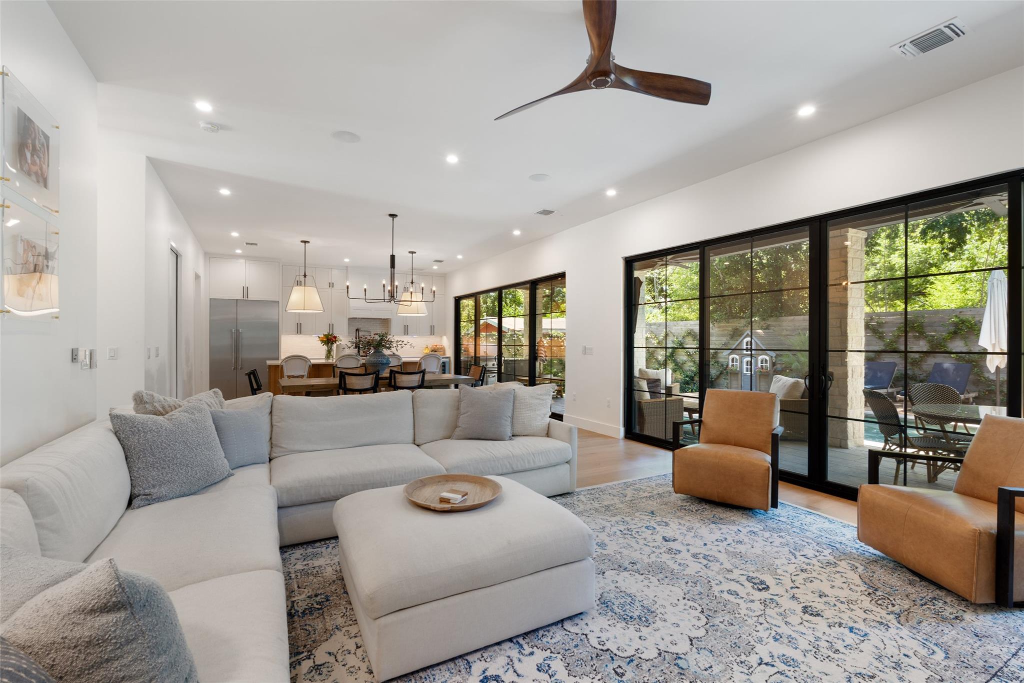 2107 Peach Tree St, Austin, TX 78704