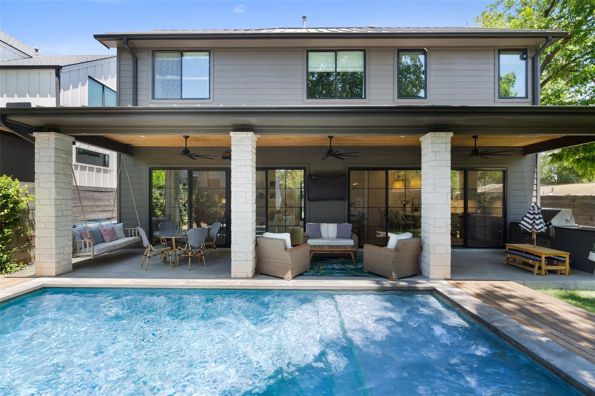 2107 Peach Tree St, Austin, TX 78704