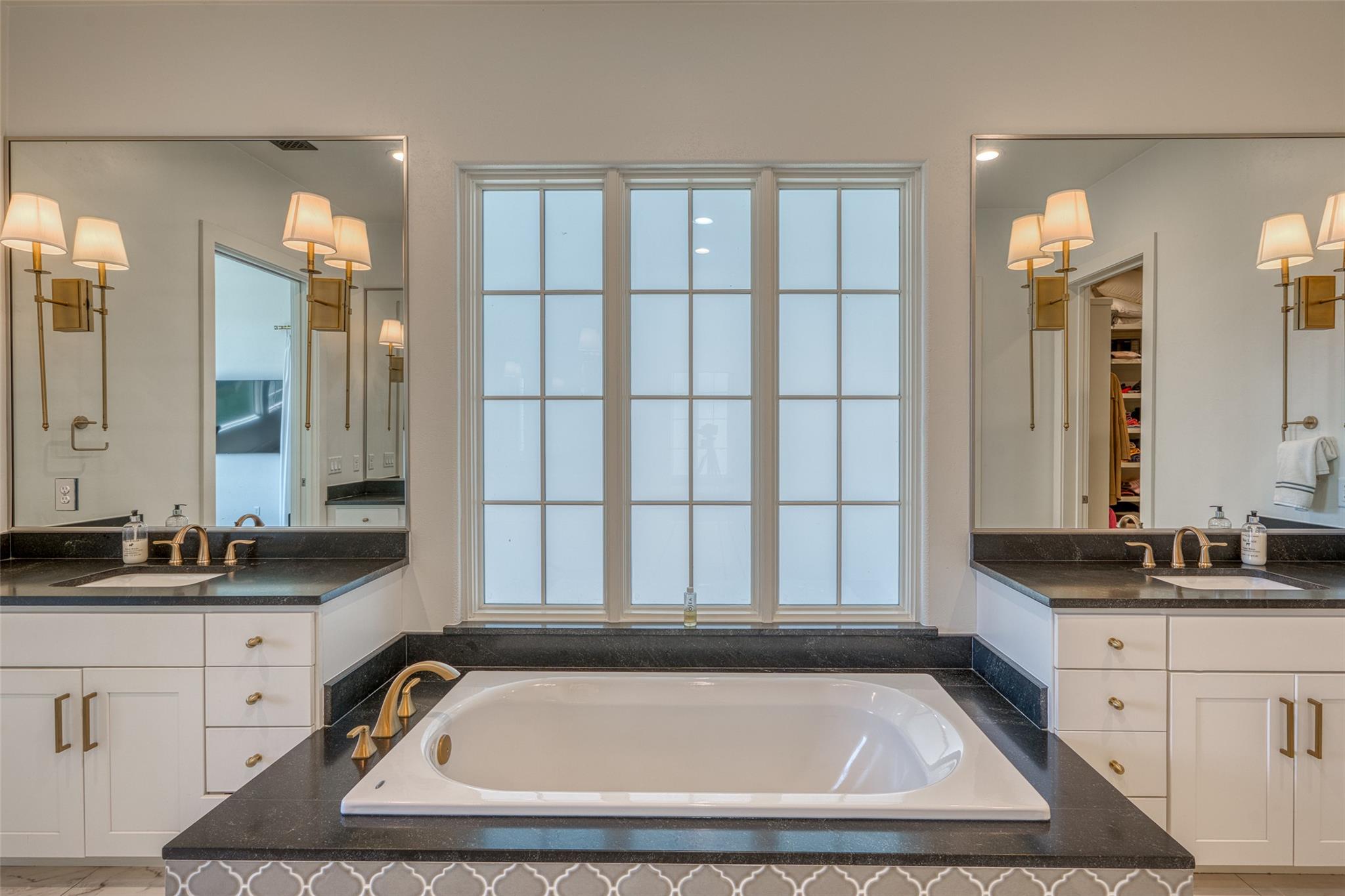 2807 Fault Line Dr, Horseshoe Bay, TX 78657