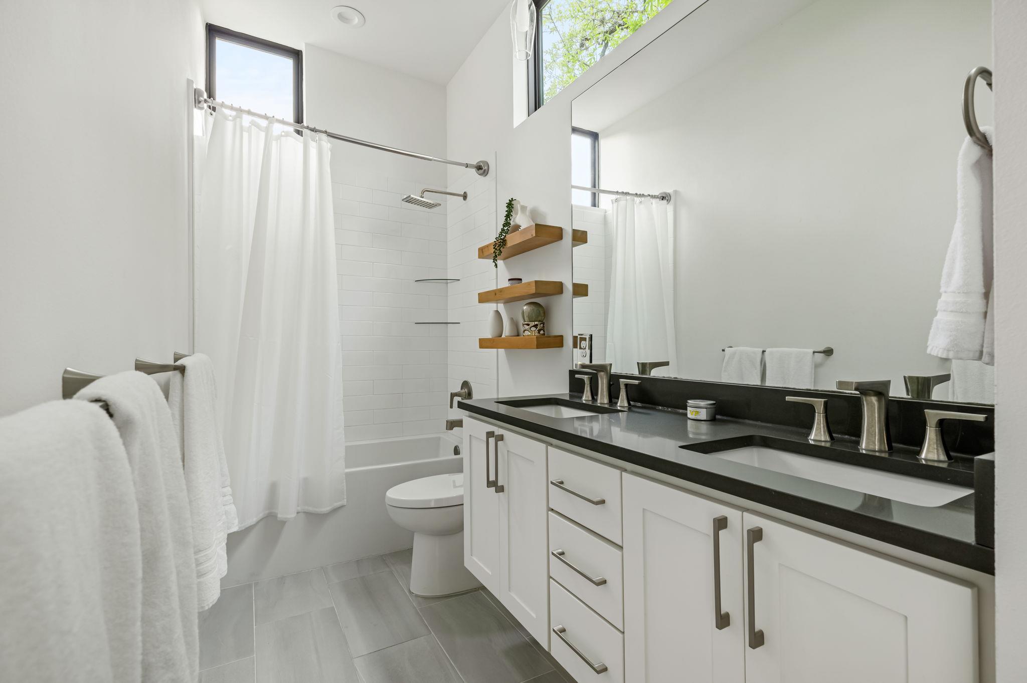 1407 Parkinson Dr # 1, Austin, TX 78704