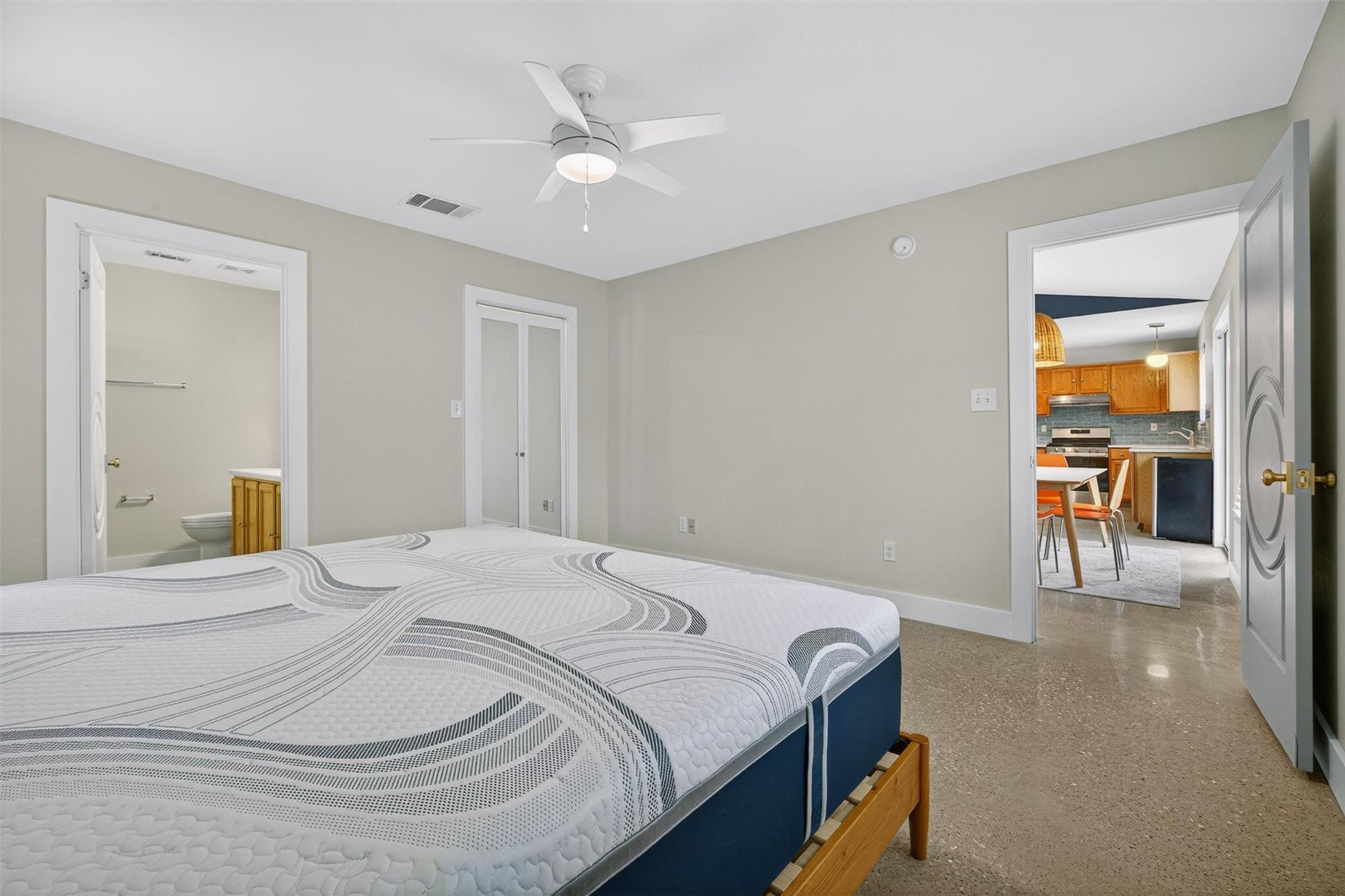 1182 Waller St, Austin, TX 78702