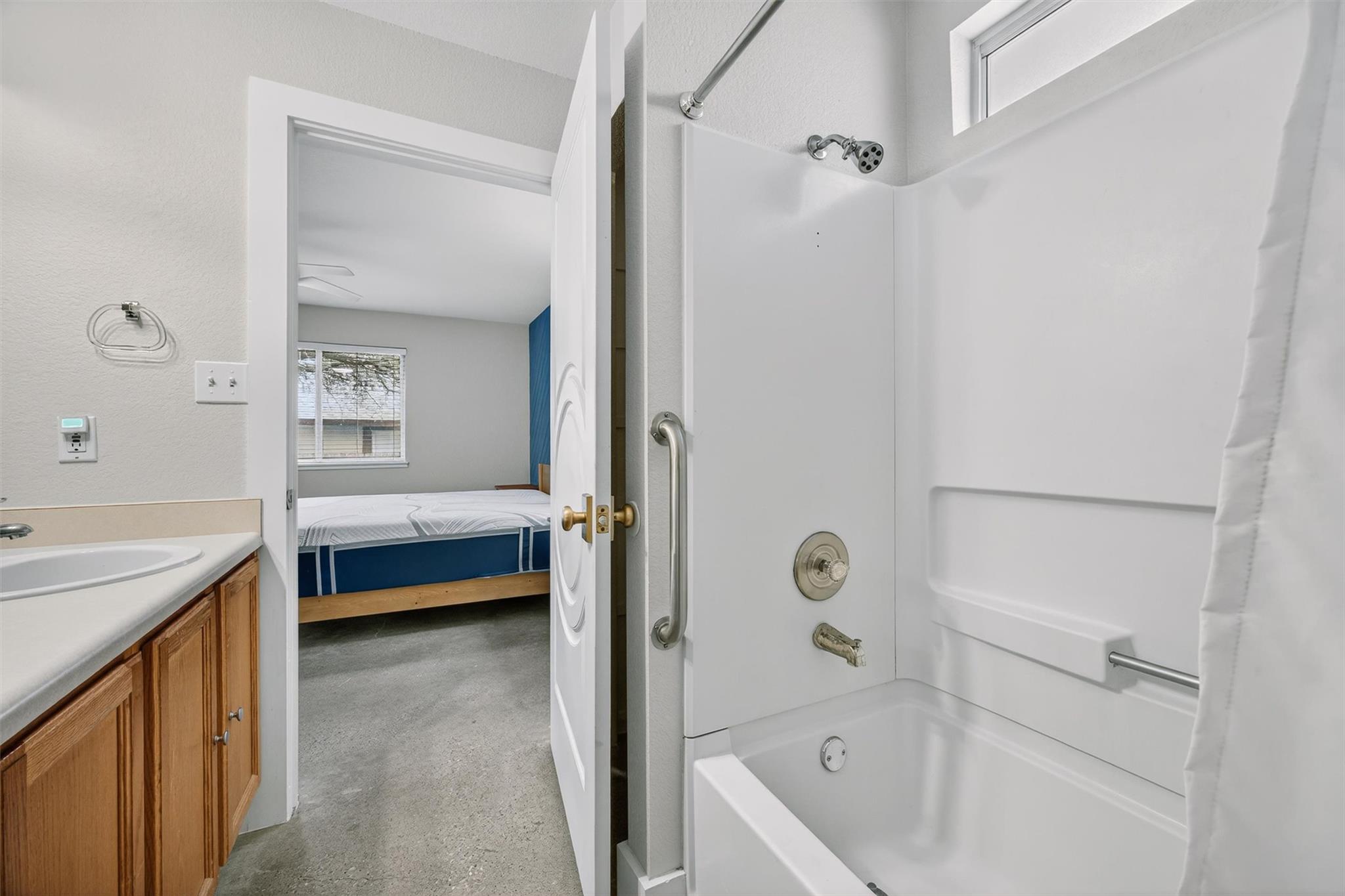 1182 Waller St, Austin, TX 78702