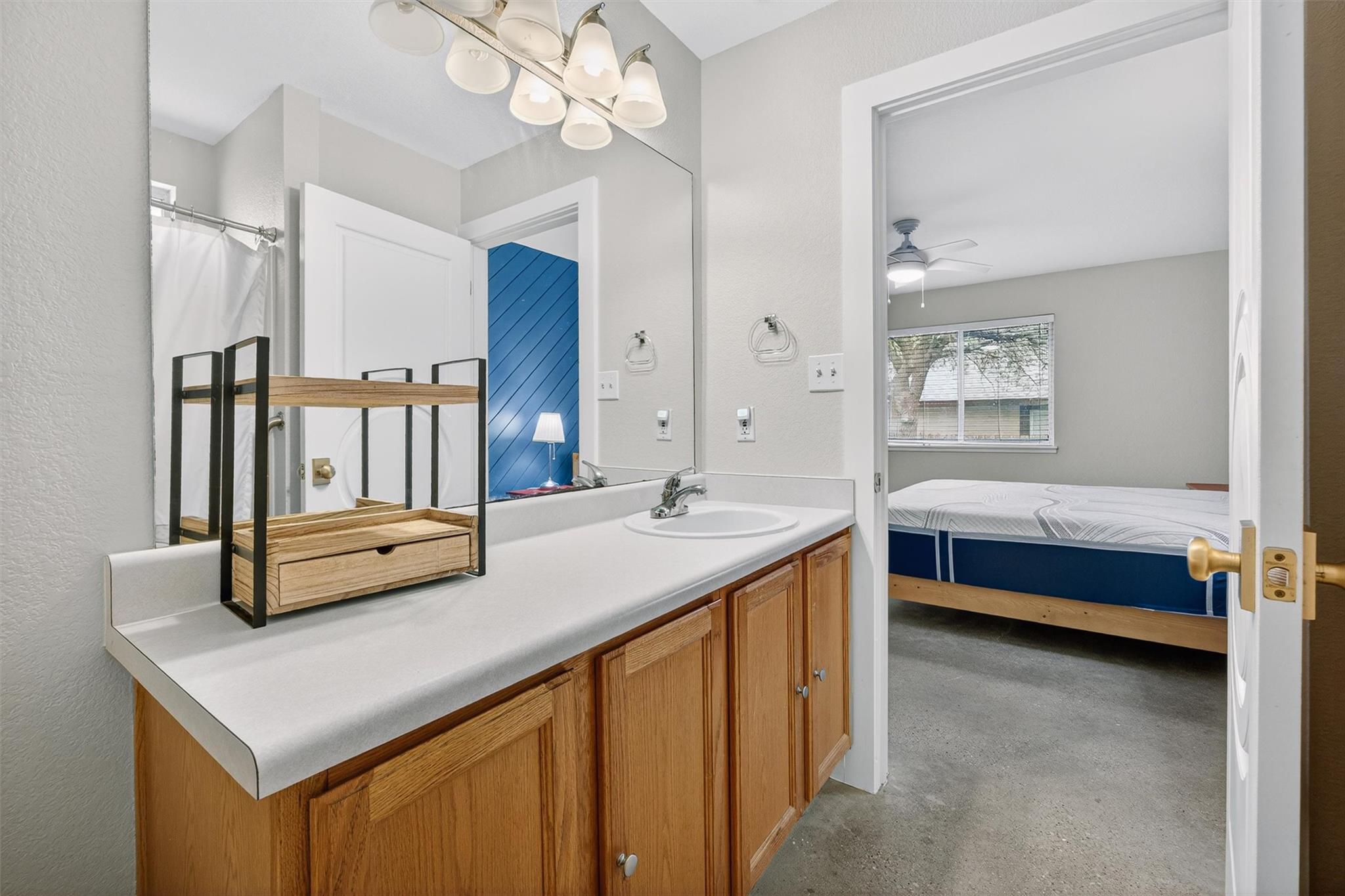 1182 Waller St, Austin, TX 78702