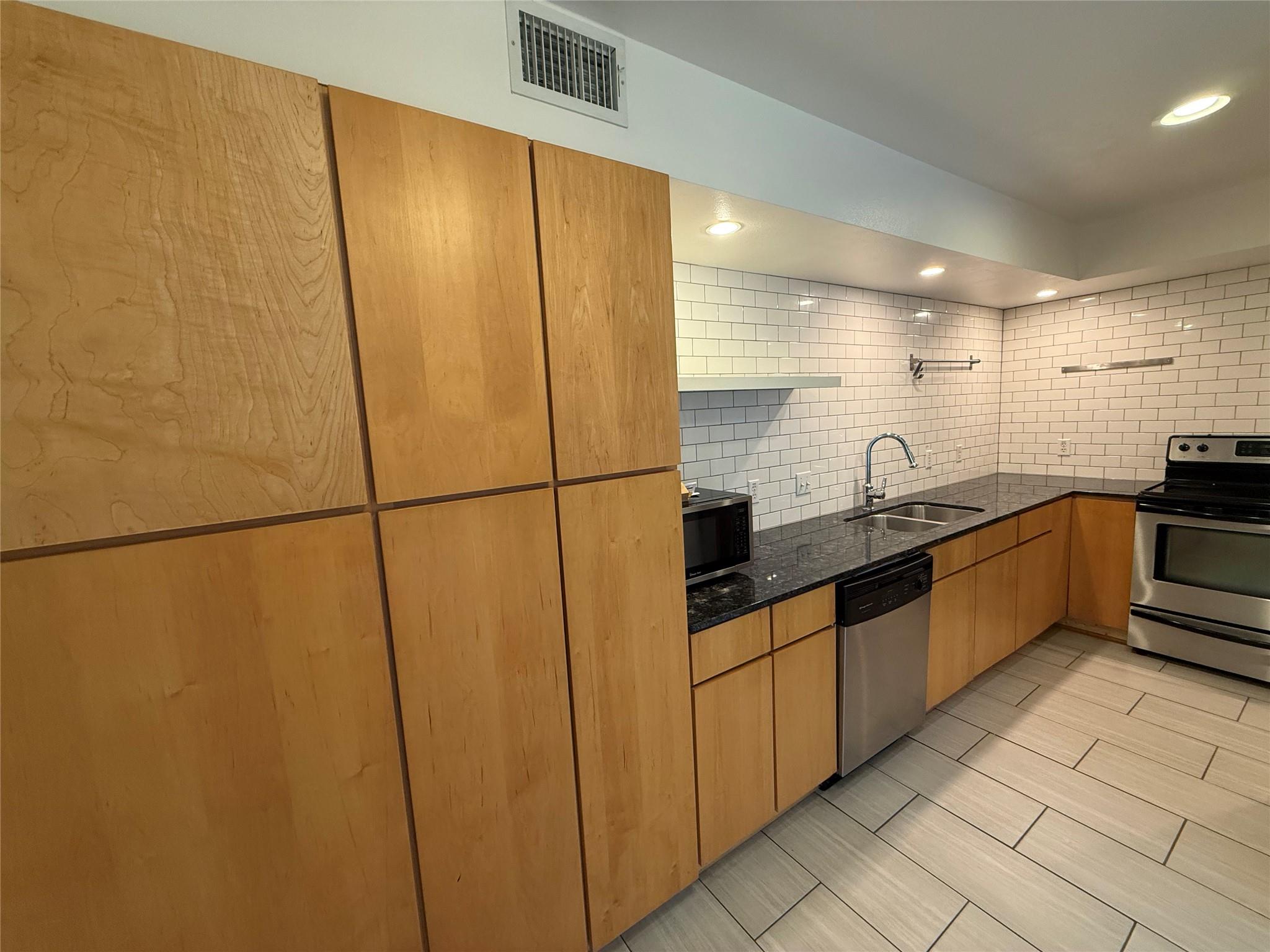 2200 Dickson Dr # 123, Austin, TX 78704