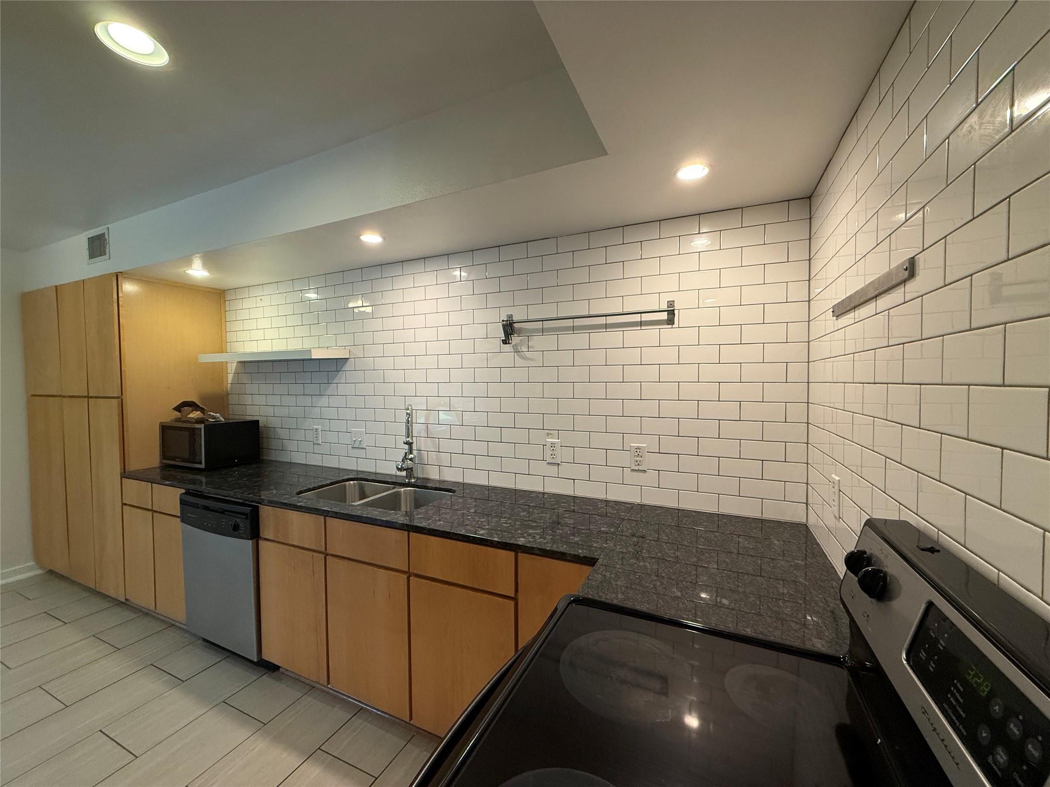 2200 Dickson Dr # 123, Austin, TX 78704