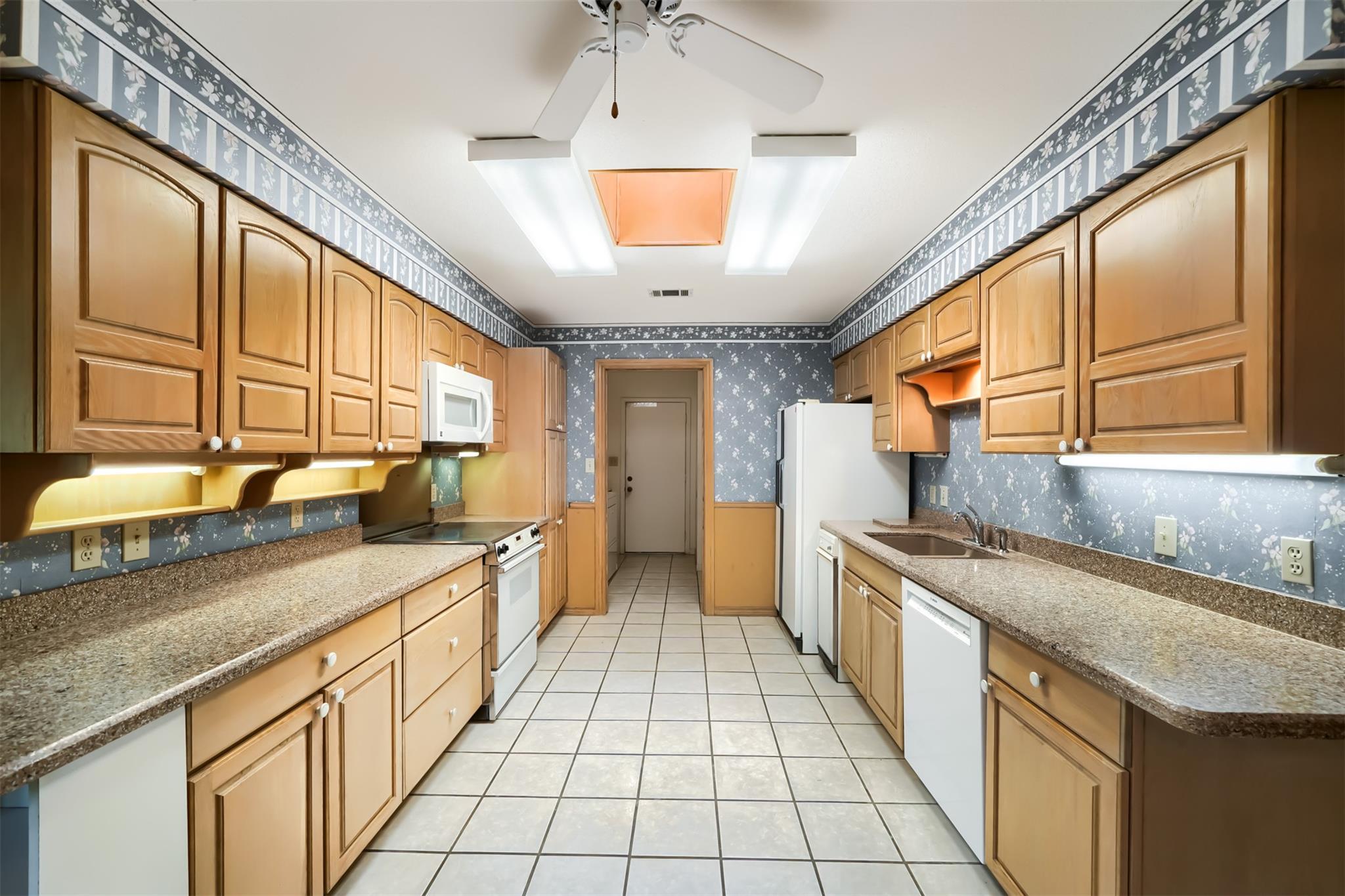 1406 Highland Dr, Marble Falls, TX 78654