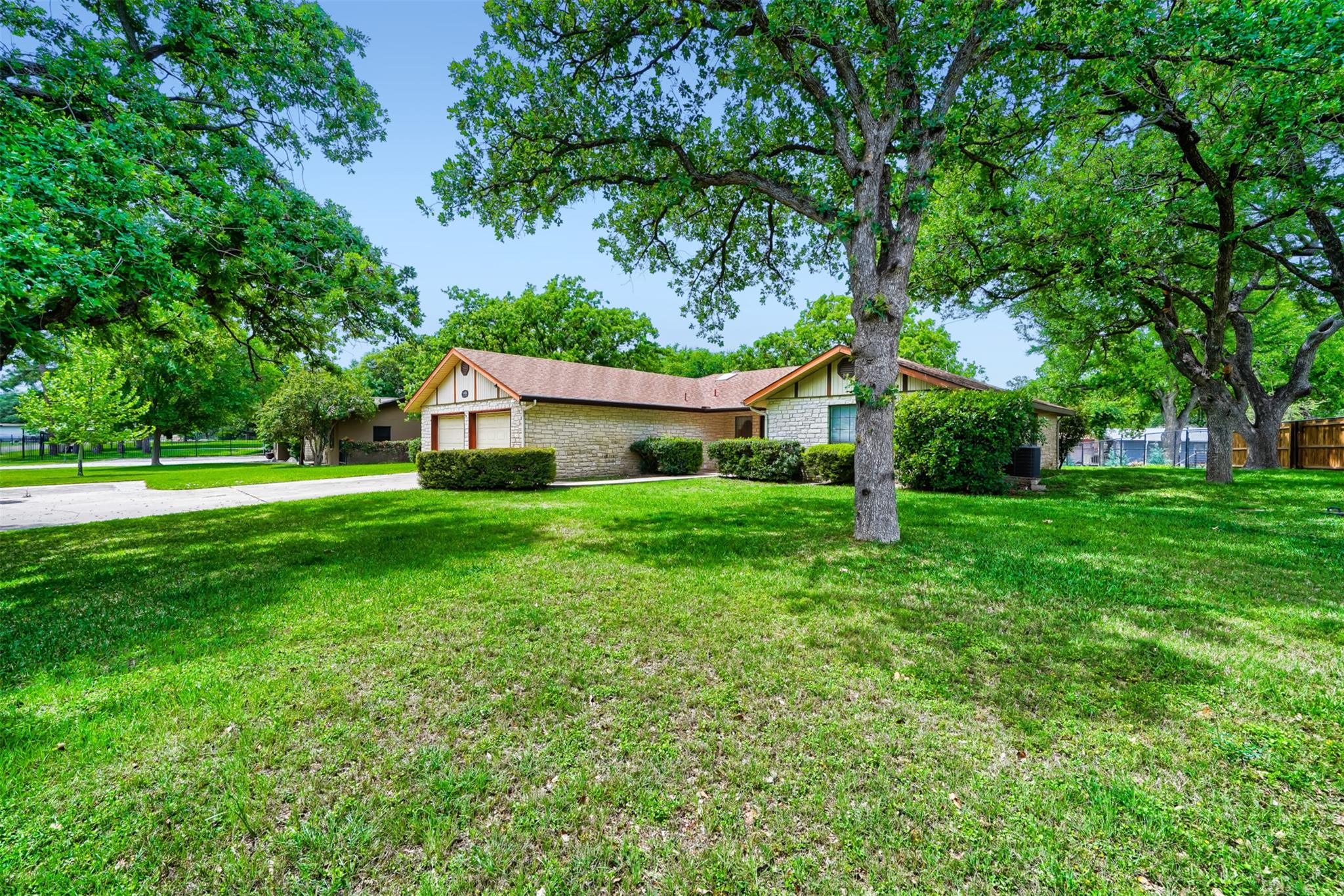 1406 Highland Dr, Marble Falls, TX 78654