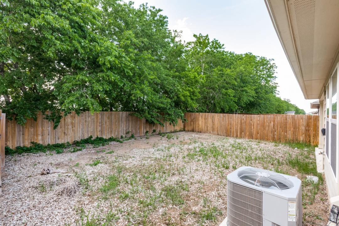 250 Granary Dr, Kyle, TX 78640