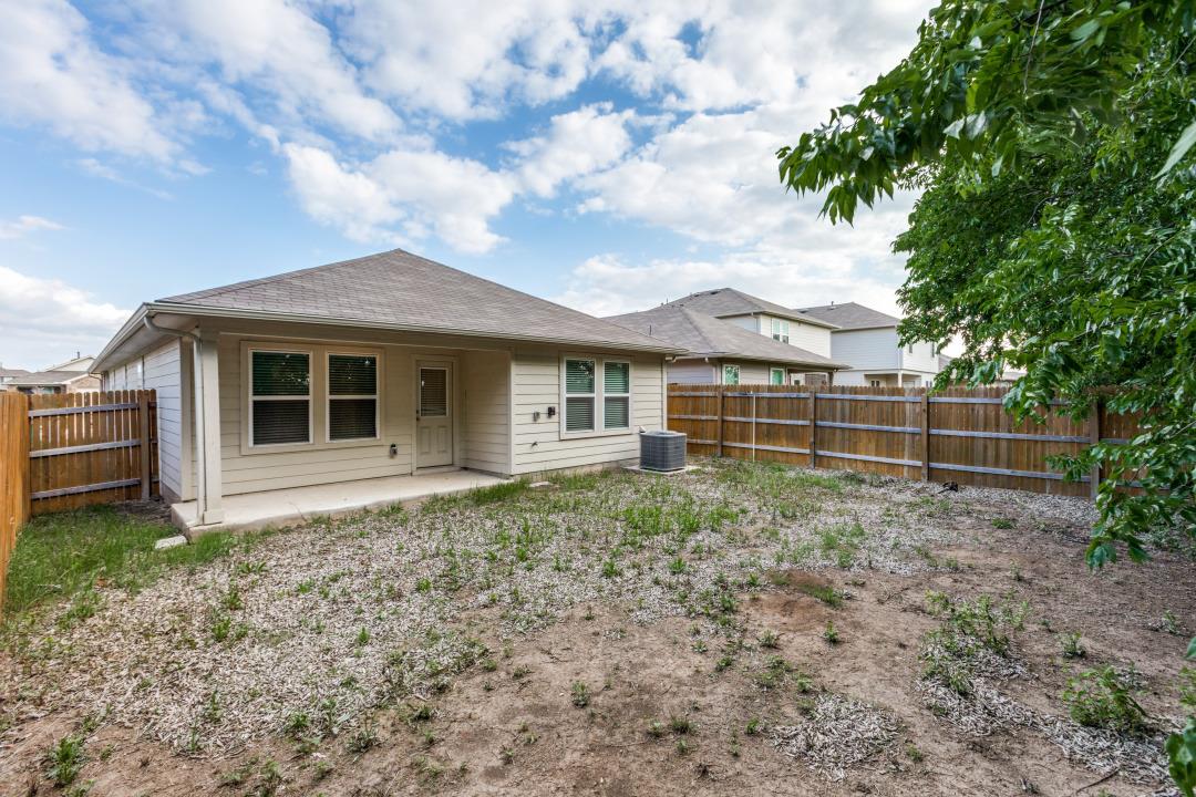 250 Granary Dr, Kyle, TX 78640