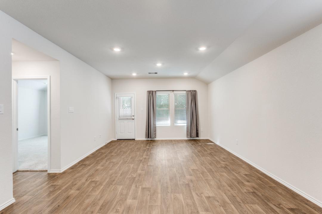 250 Granary Dr, Kyle, TX 78640