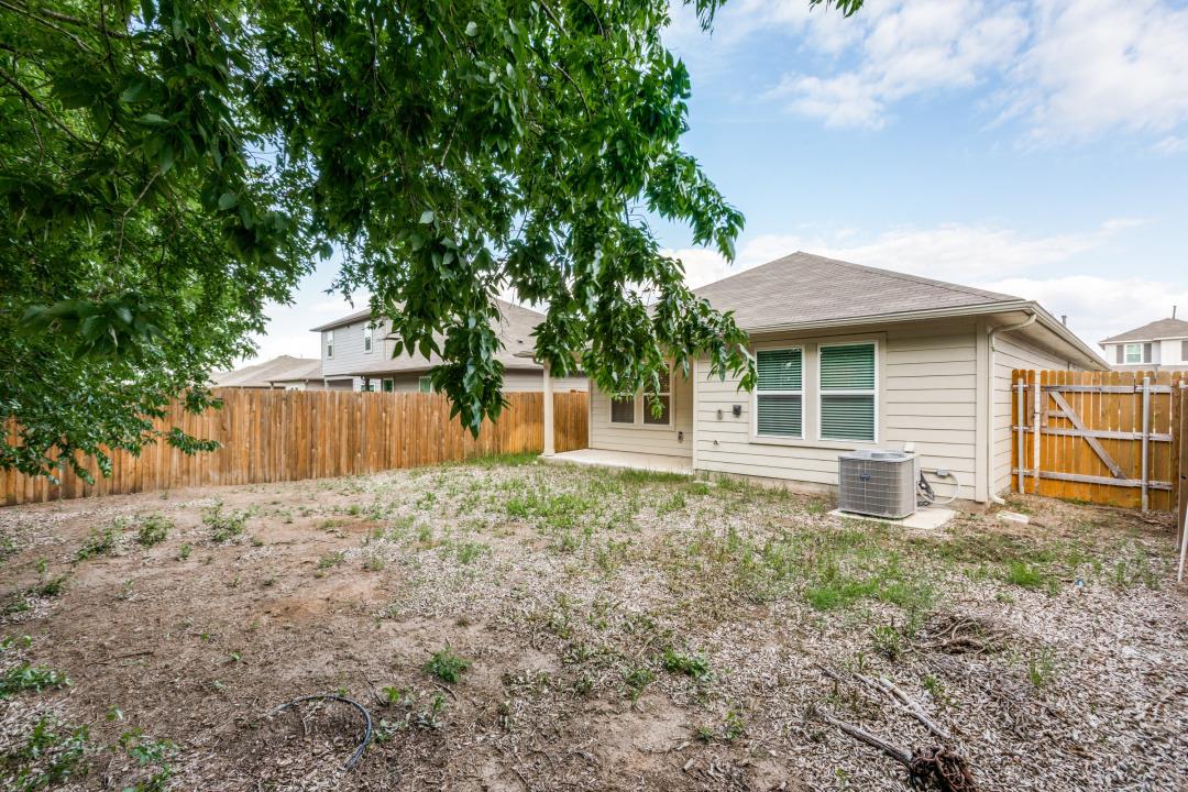 250 Granary Dr, Kyle, TX 78640