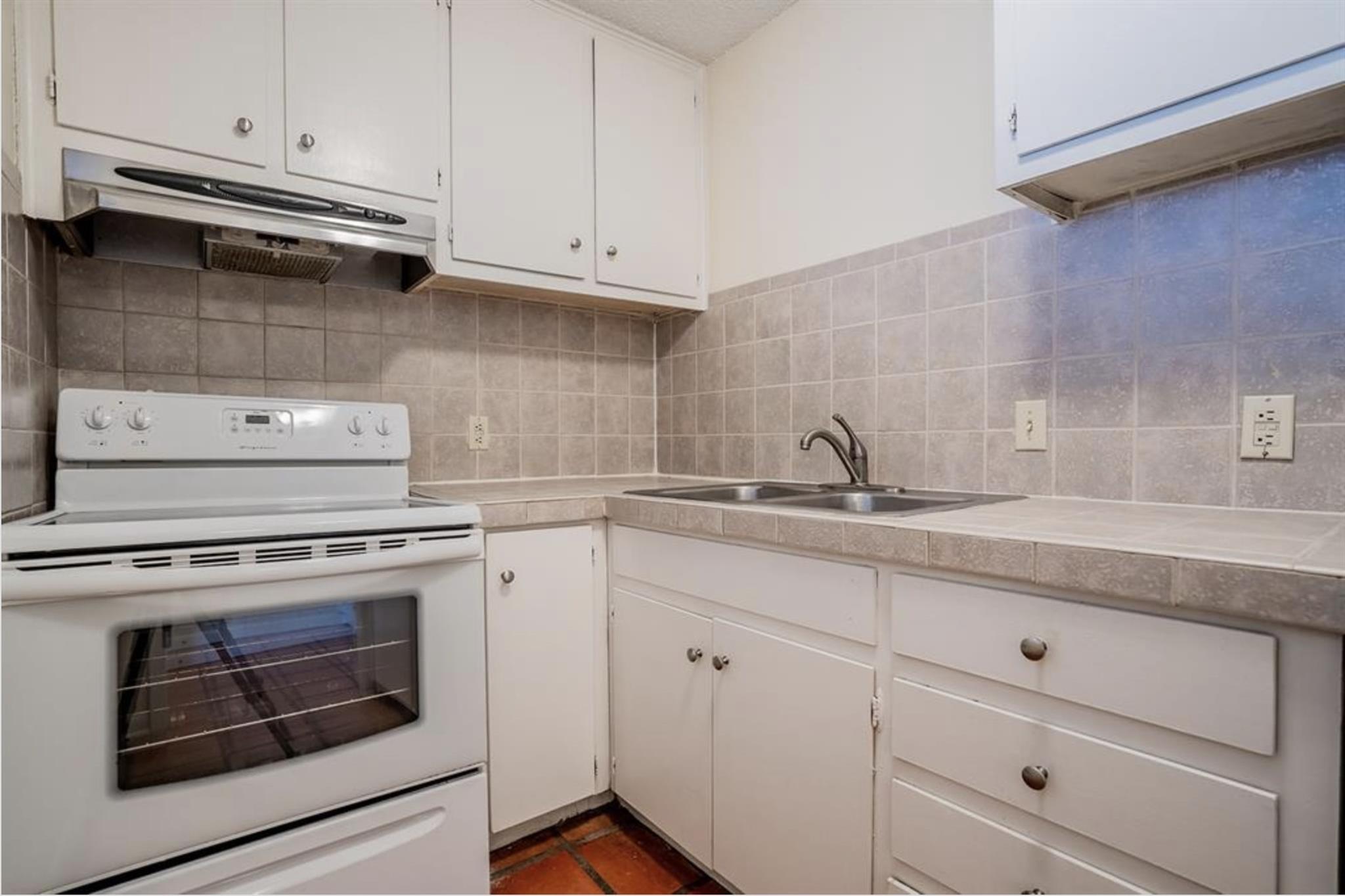 110 E 37th St # 103, Austin, TX 78705