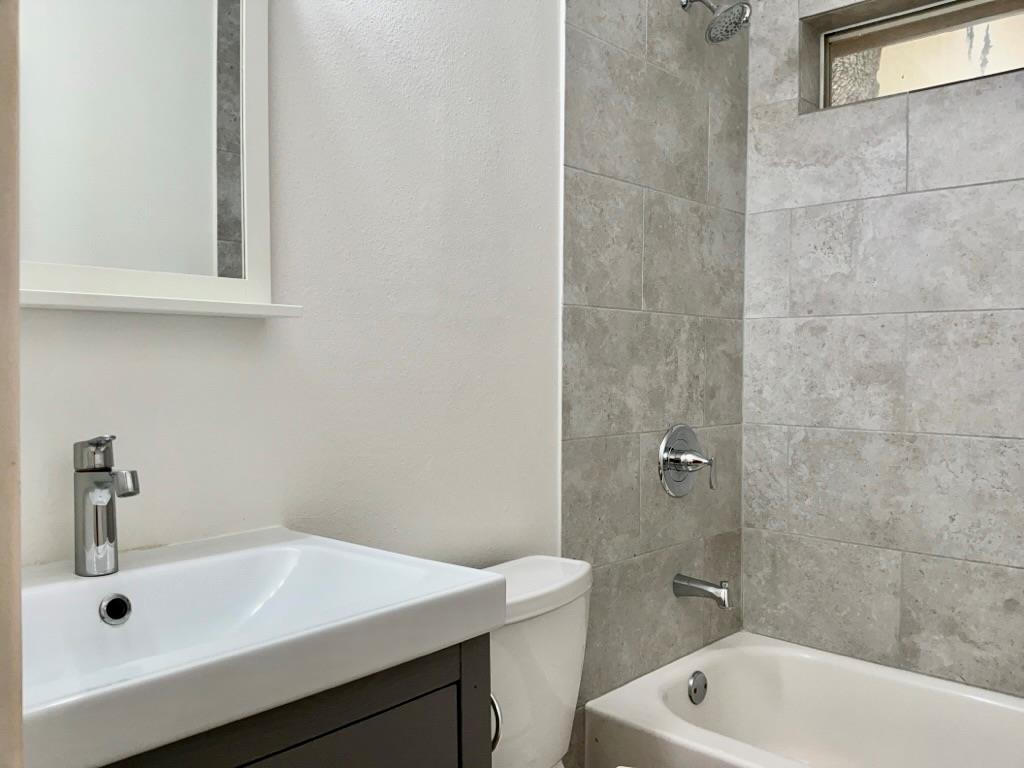 613 Millcreek Ln, Leander, TX 78641