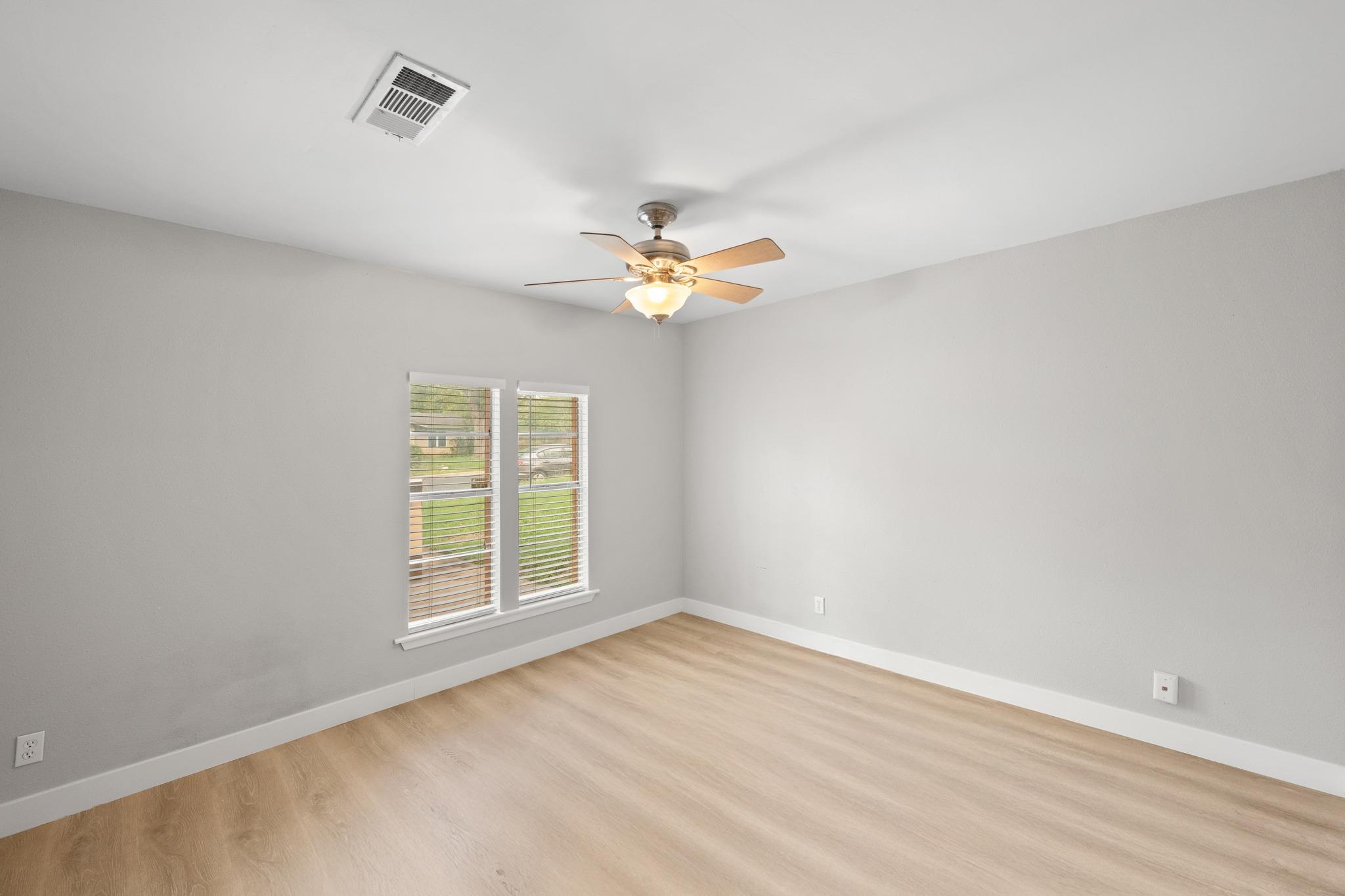 902 Emerald Wood Dr, Austin, TX 78745