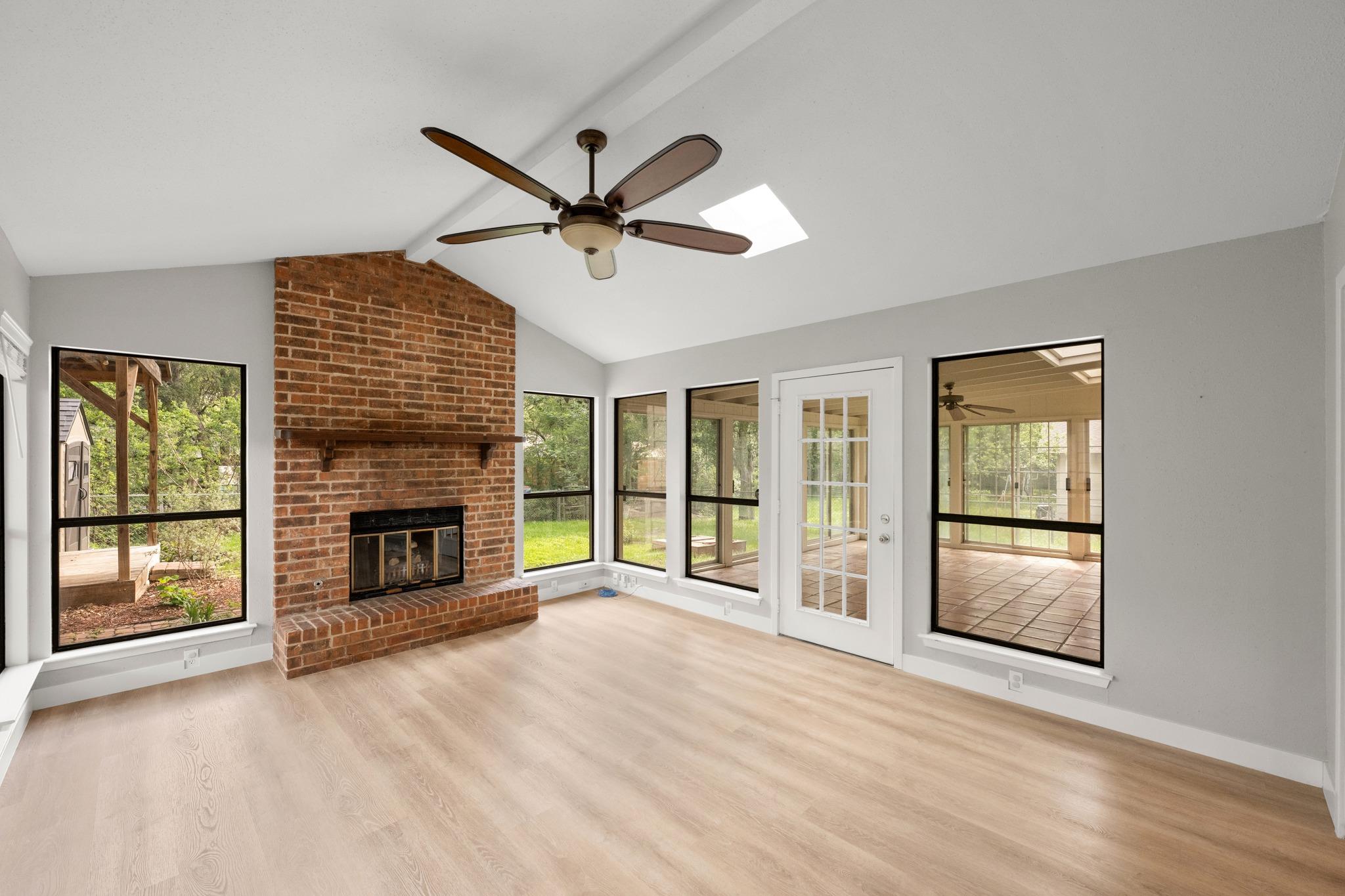 902 Emerald Wood Dr, Austin, TX 78745