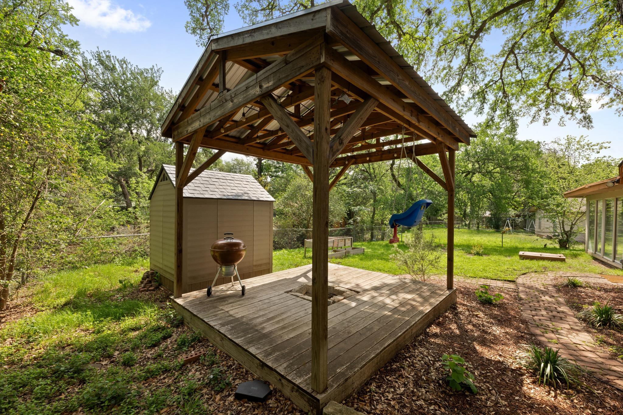 902 Emerald Wood Dr, Austin, TX 78745