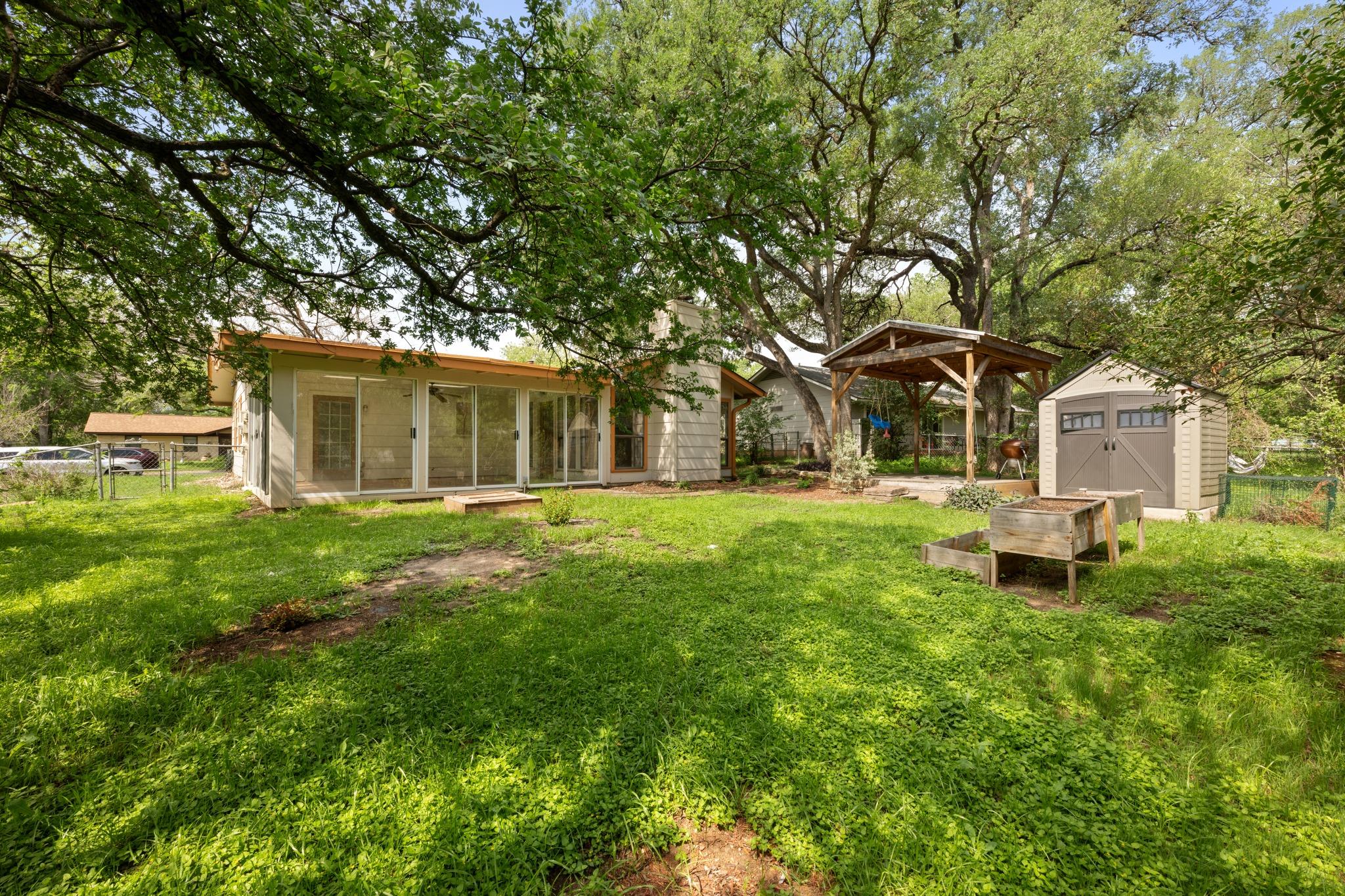 902 Emerald Wood Dr, Austin, TX 78745