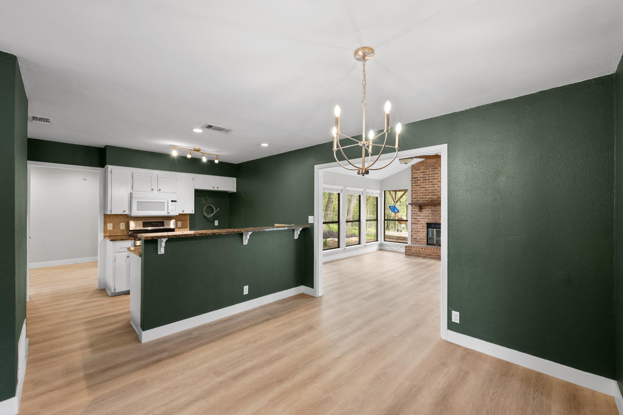 902 Emerald Wood Dr, Austin, TX 78745