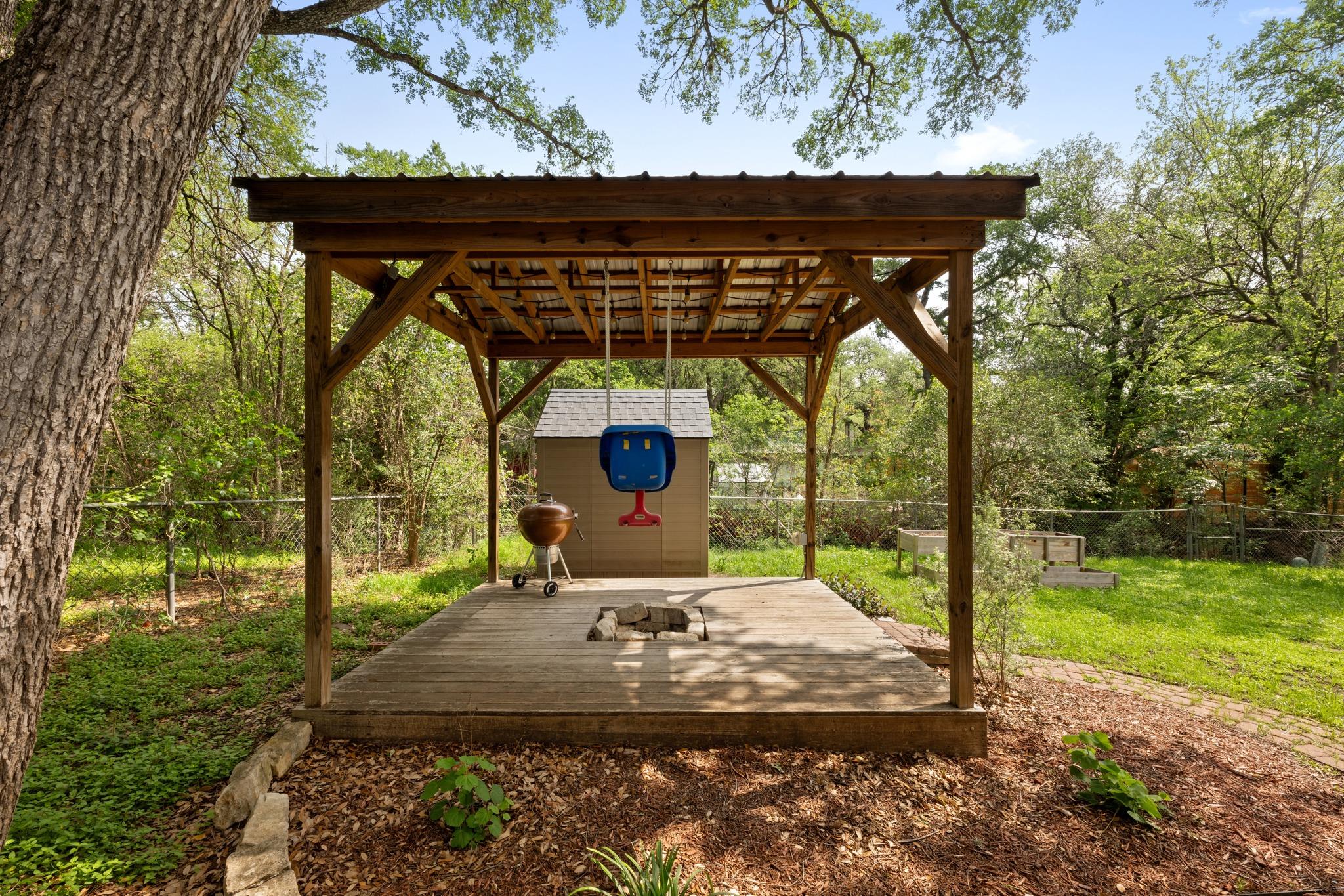 902 Emerald Wood Dr, Austin, TX 78745