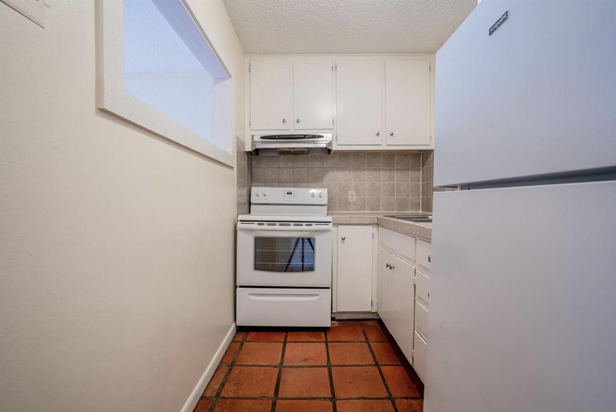 110 E 37th St # 111, Austin, TX 78705