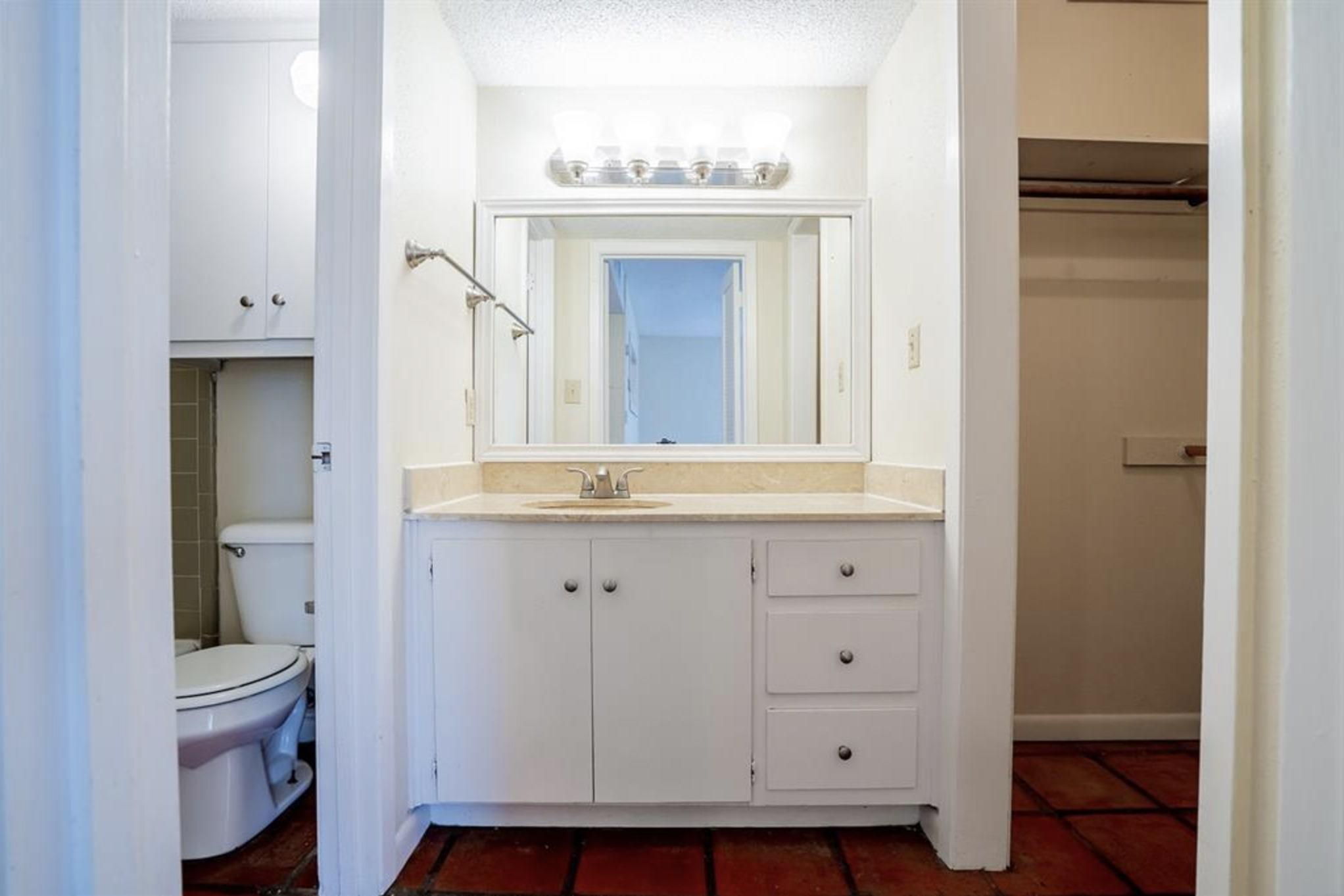 110 E 37th St # 111, Austin, TX 78705