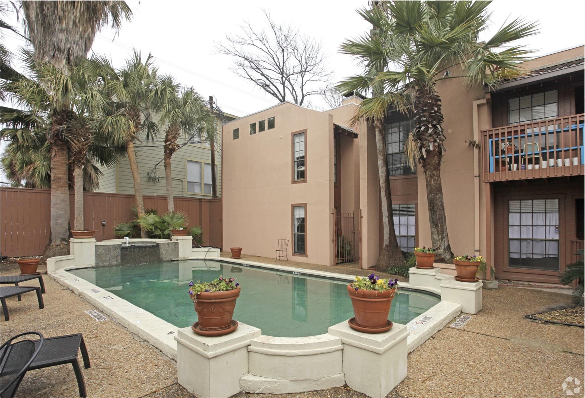 110 E 37th St # 111, Austin, TX 78705