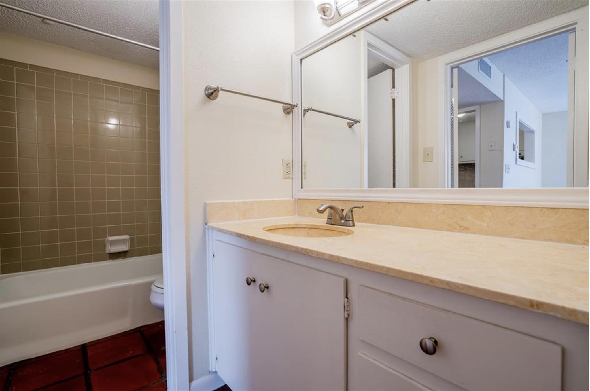 110 E 37th St # 111, Austin, TX 78705