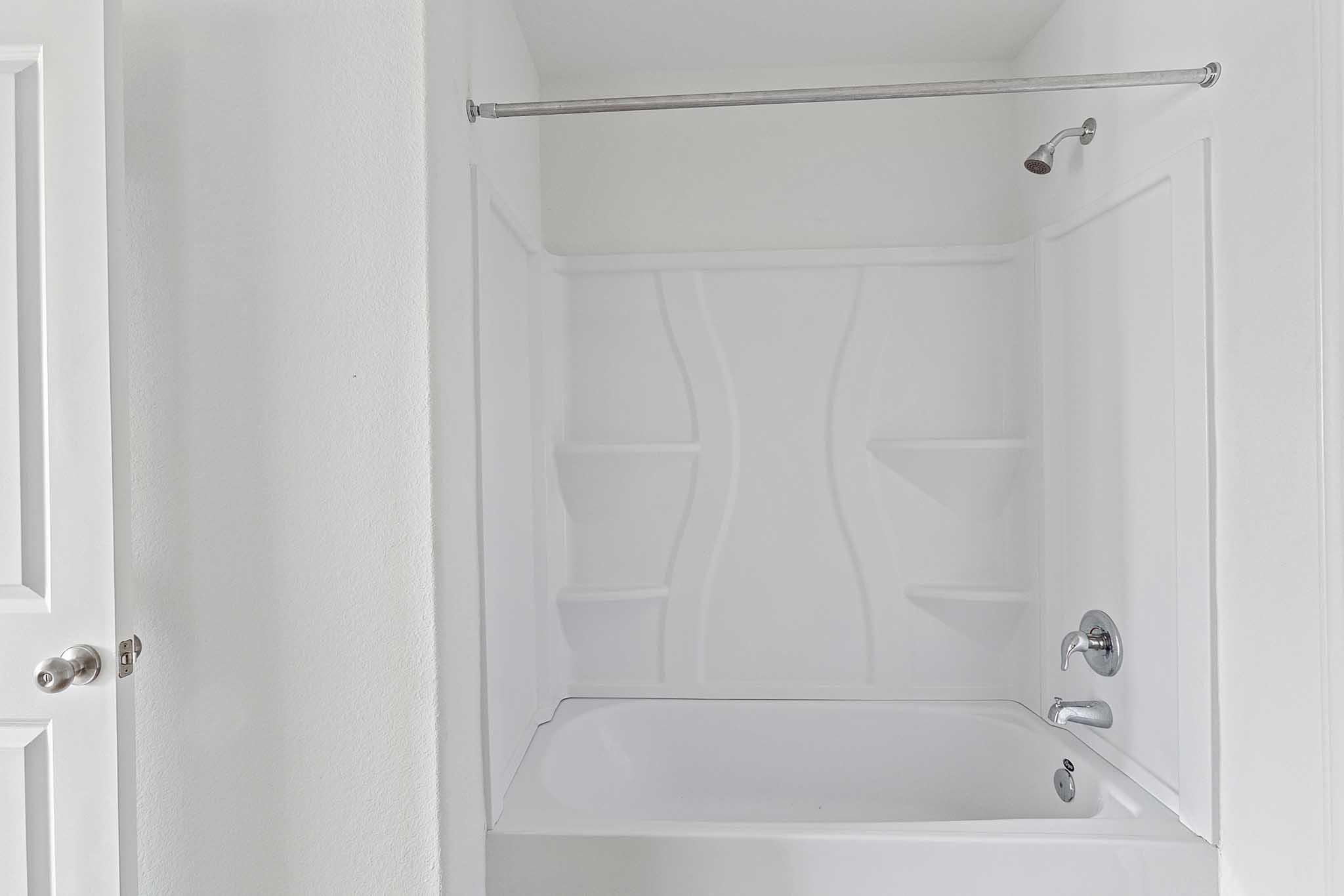 2306 Tornado Aly, Lockhart, TX 78644