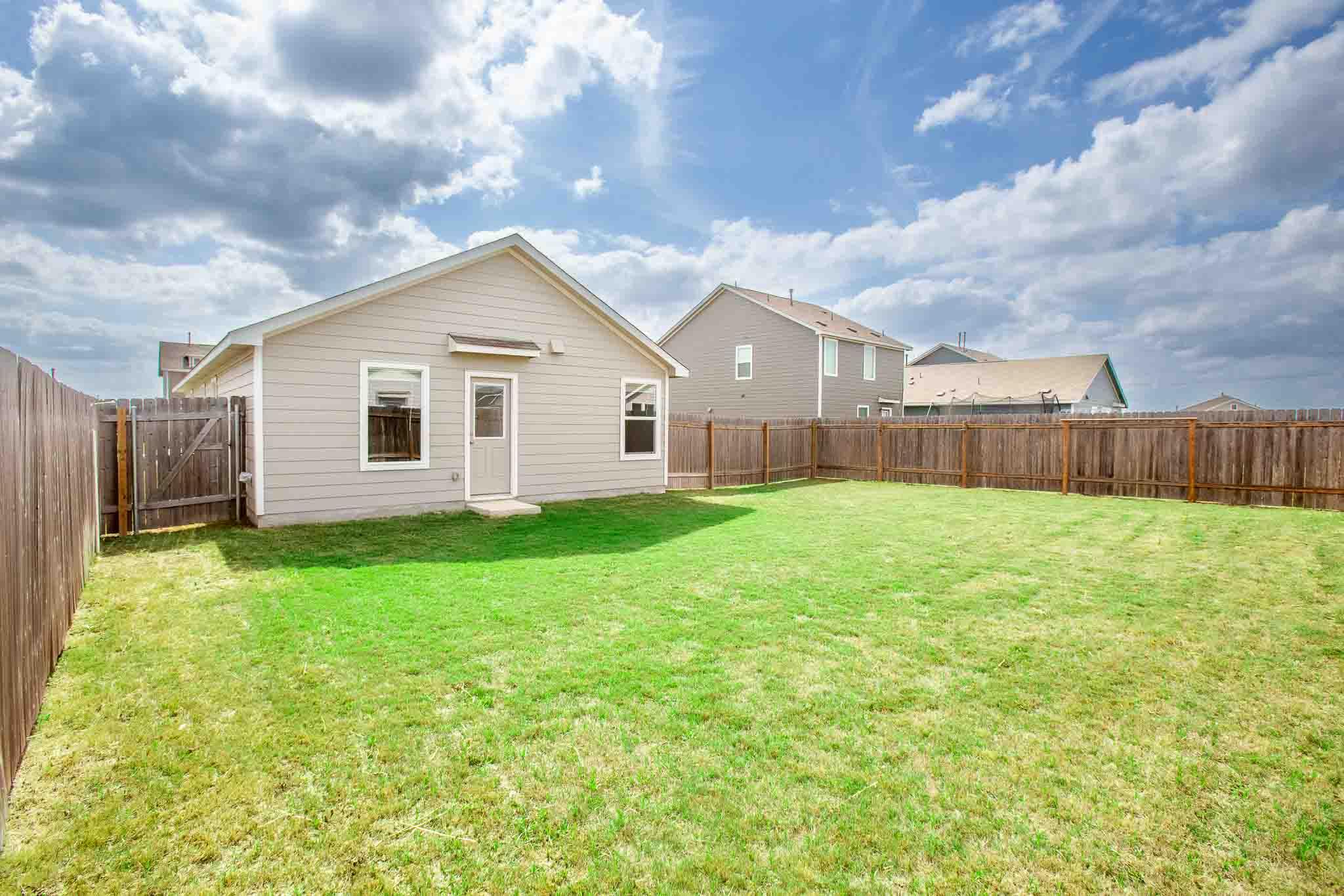 2306 Tornado Aly, Lockhart, TX 78644