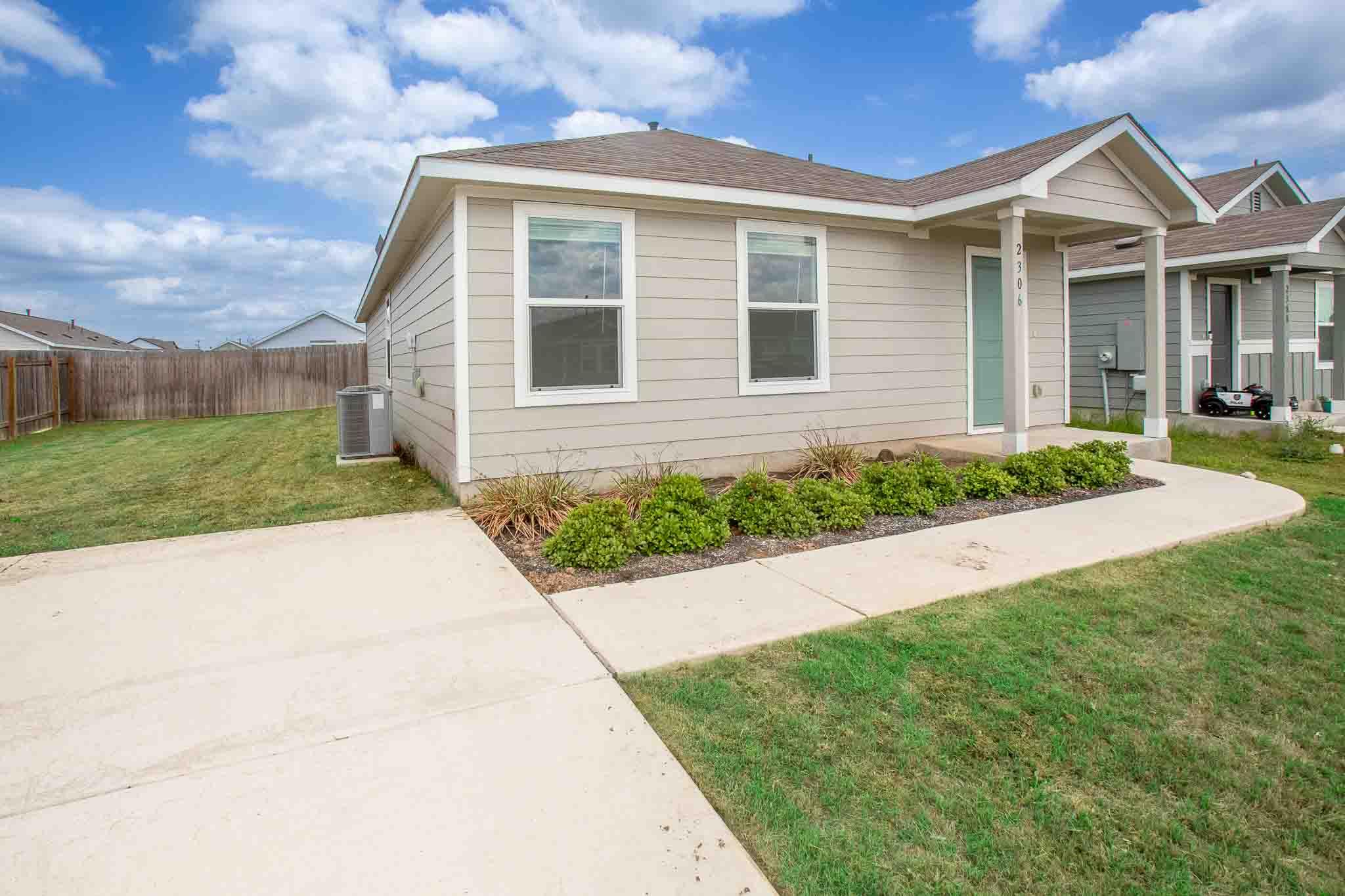 2306 Tornado Aly, Lockhart, TX 78644