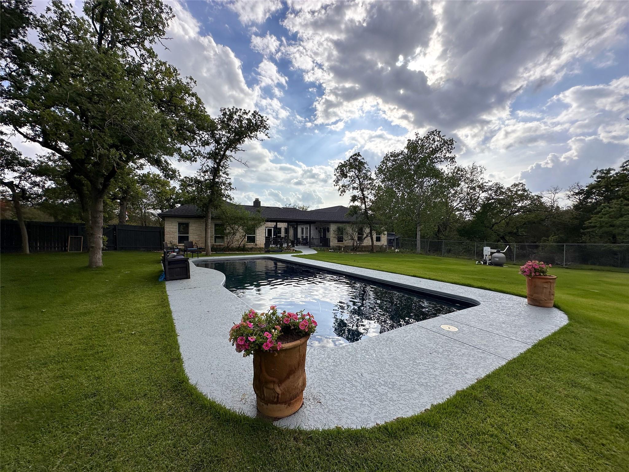 368 Woodlands Dr, Bastrop, TX 78602