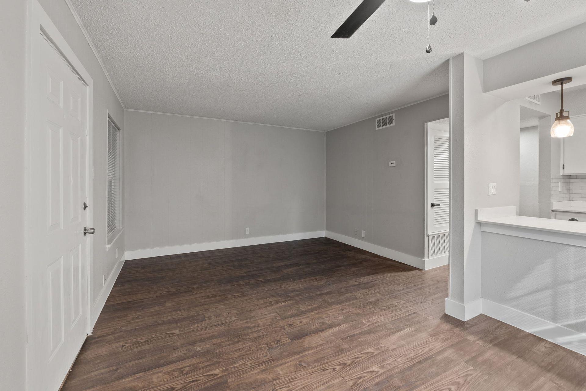 1220 W Anderson Ln # 106, Austin, TX 78757