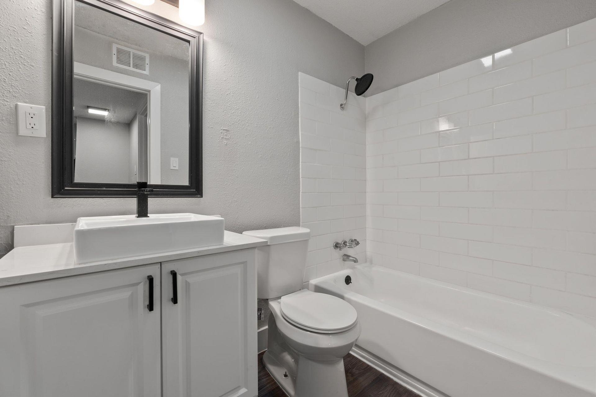 1220 W Anderson Ln # 106, Austin, TX 78757