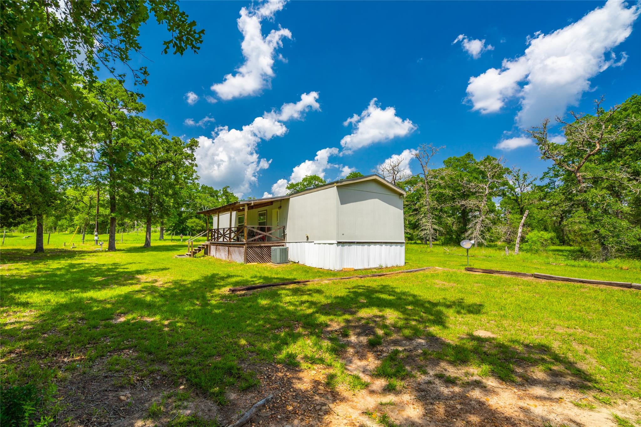 677 Old Antioch Rd, Smithville, TX 78957