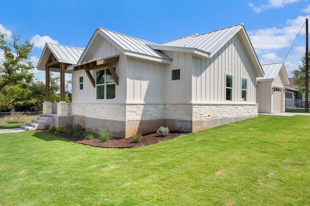 501 Ranchview Dr, Johnson City, TX 78636