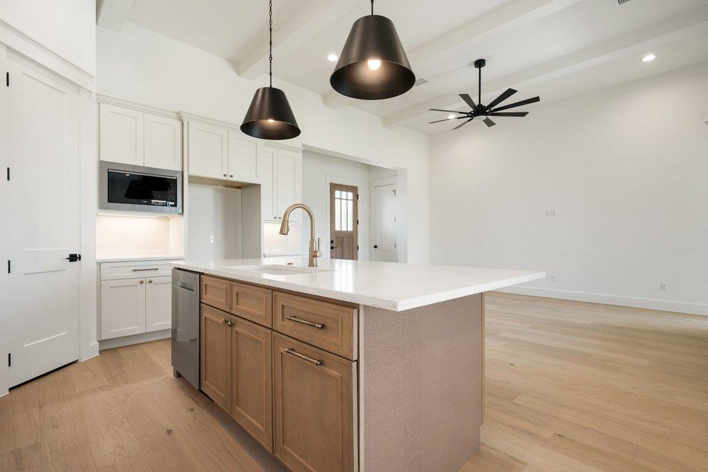 501 Ranchview Dr, Johnson City, TX 78636