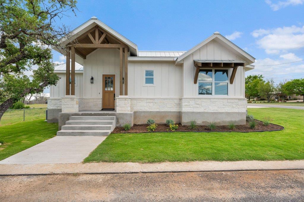 501 Ranchview Dr, Johnson City, TX 78636