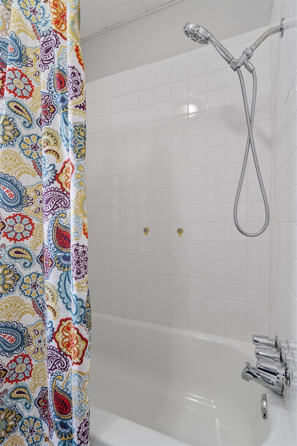 1908 W 2nd St, Taylor, TX 76574