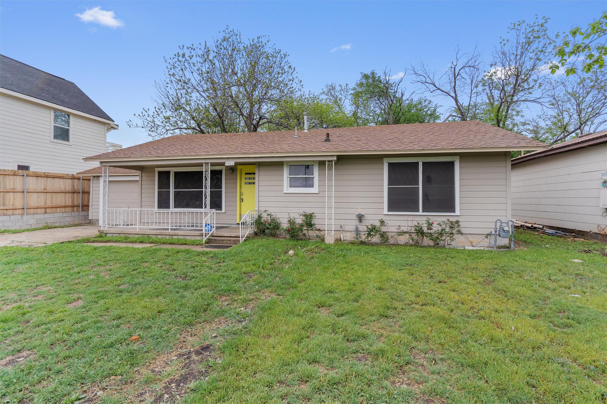 1908 W 2nd St, Taylor, TX 76574